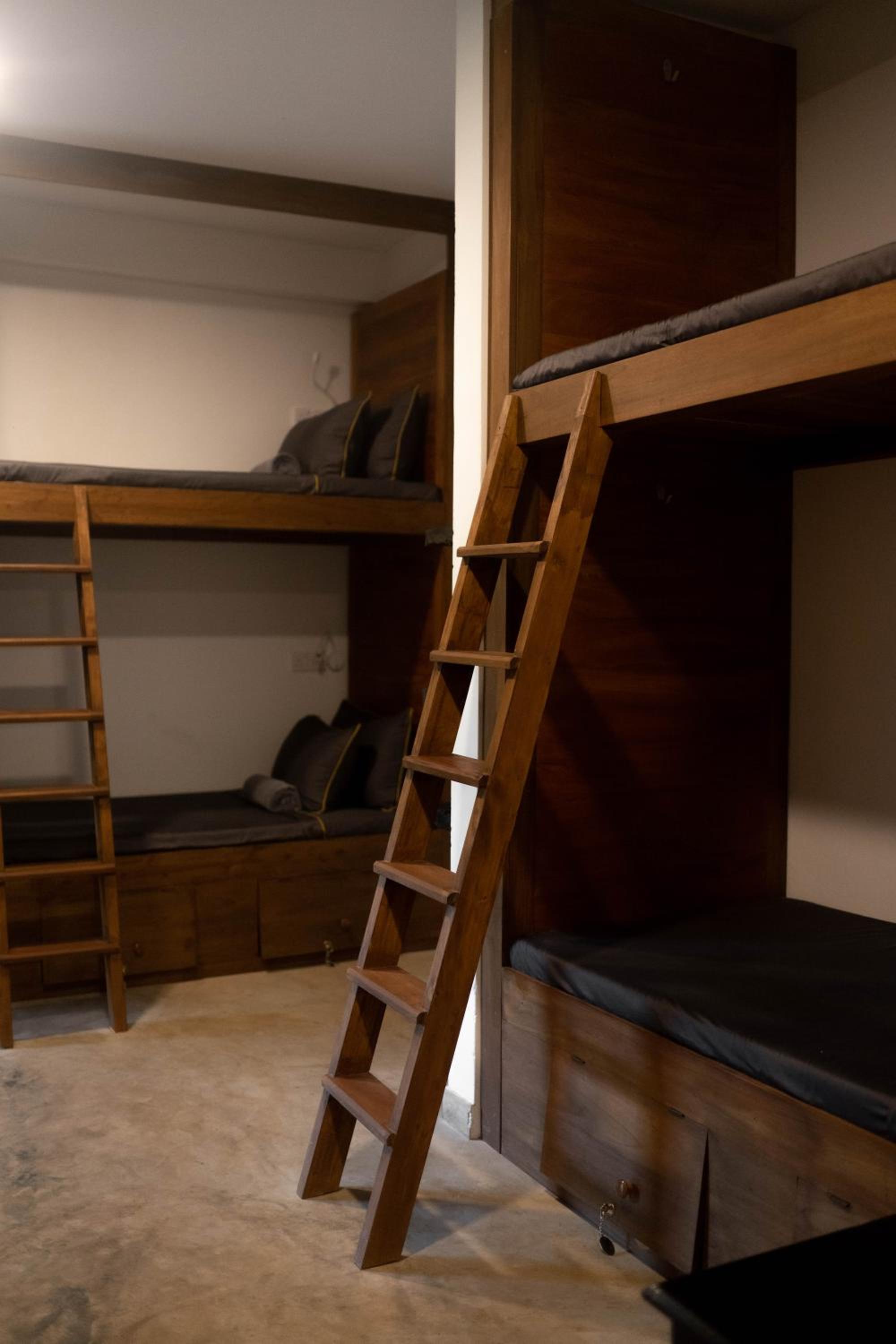 Banana Bunks Mirissa