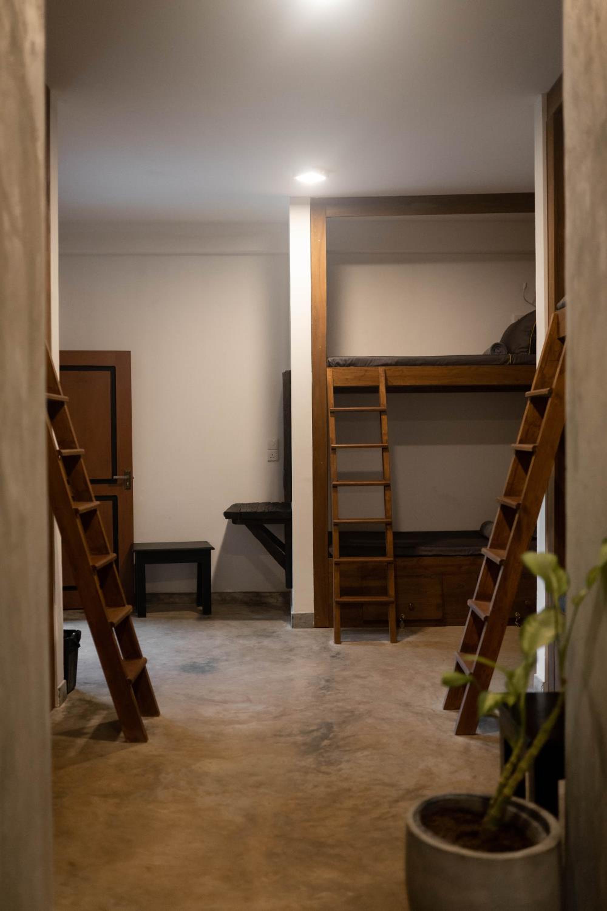 Banana Bunks Mirissa