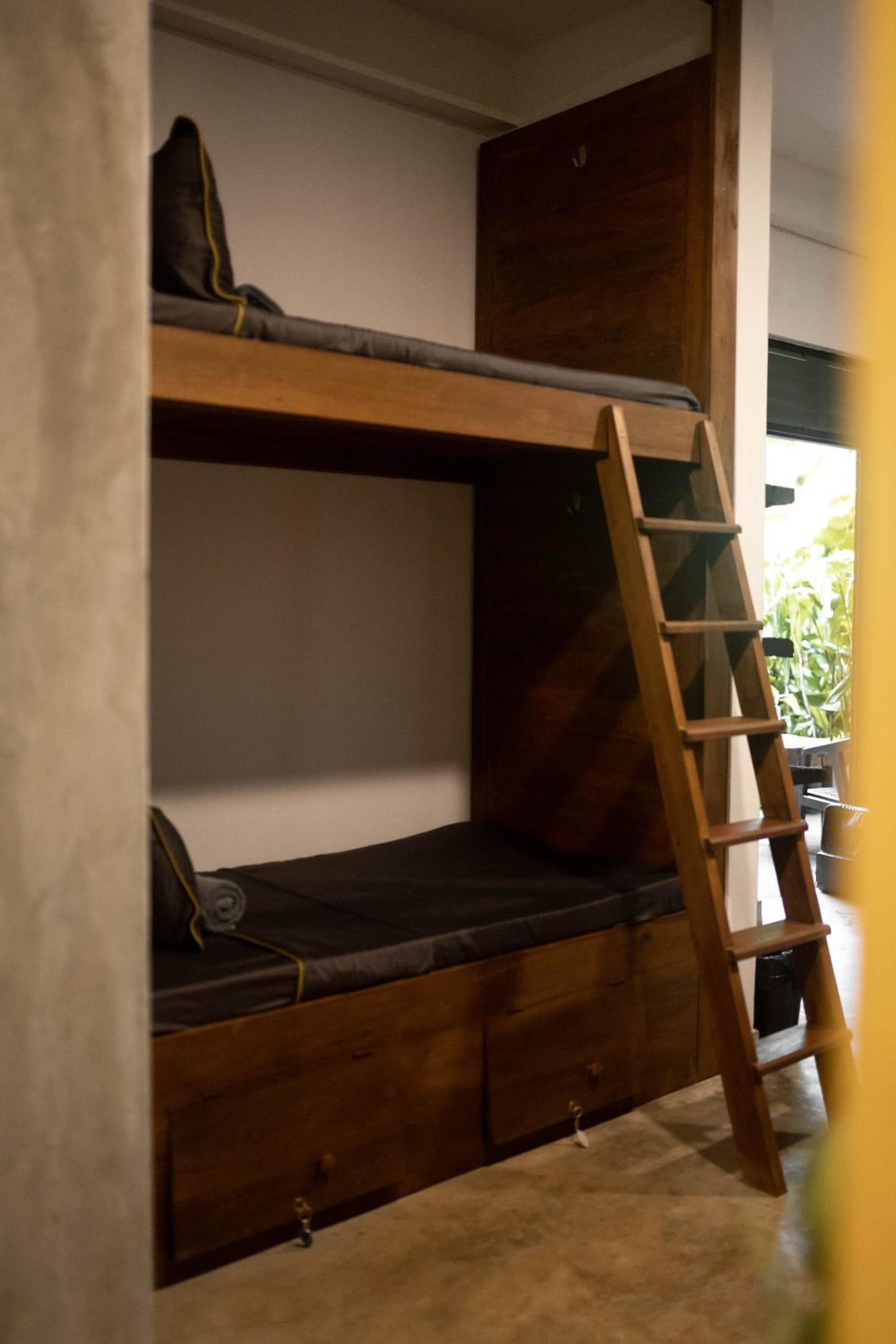 Banana Bunks Mirissa
