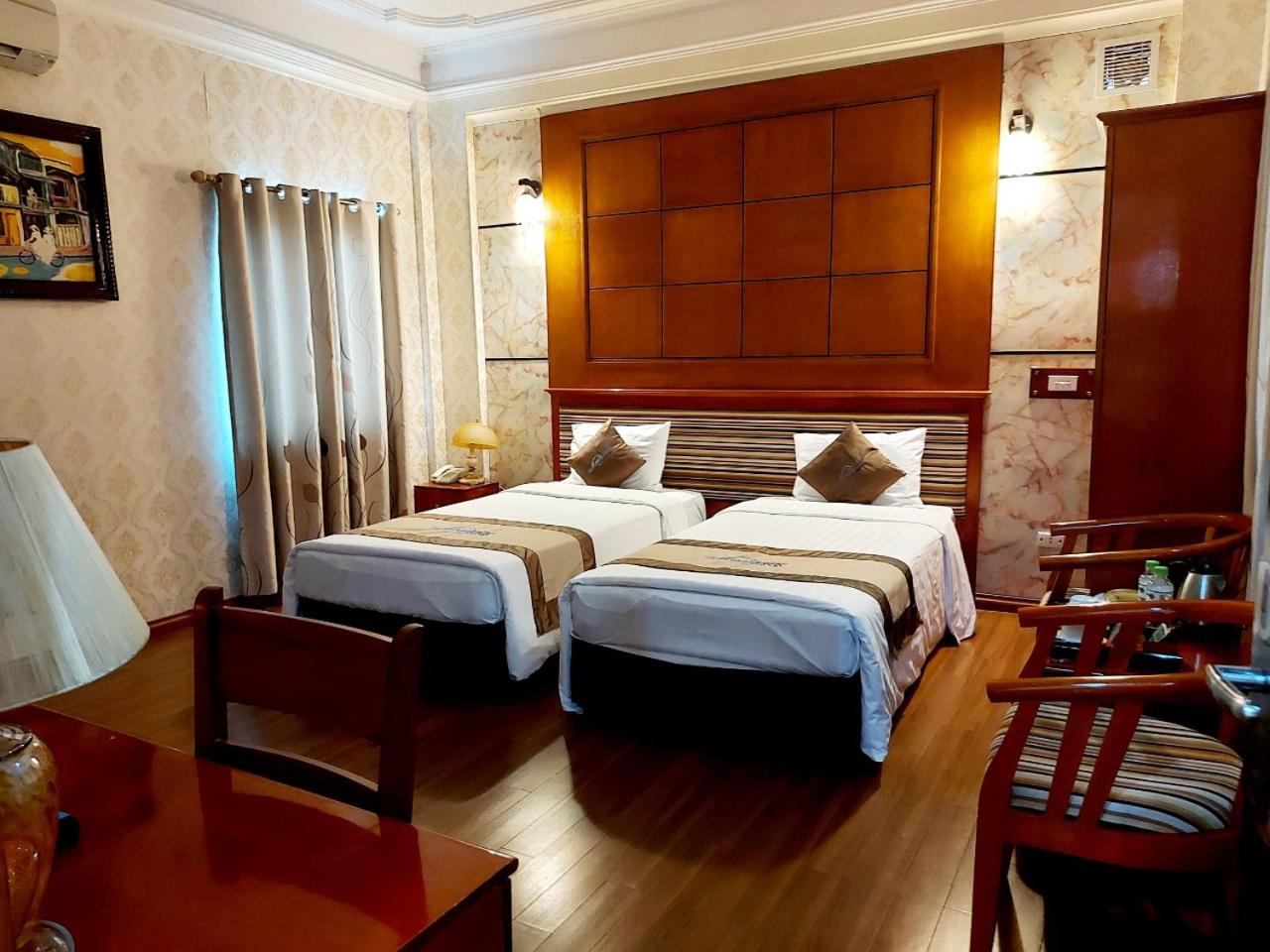 MoonView Hotel HN - by BAY LUXURY