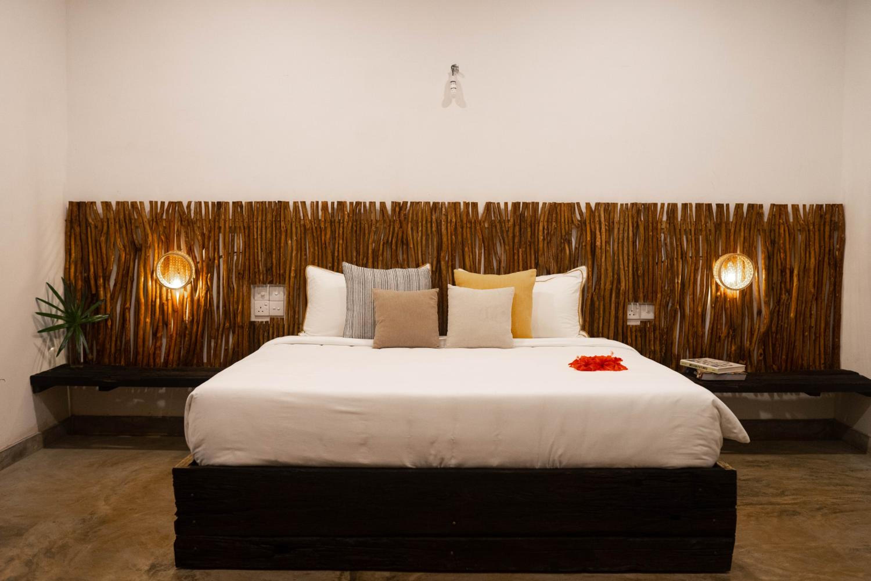 Banana Bunks Mirissa