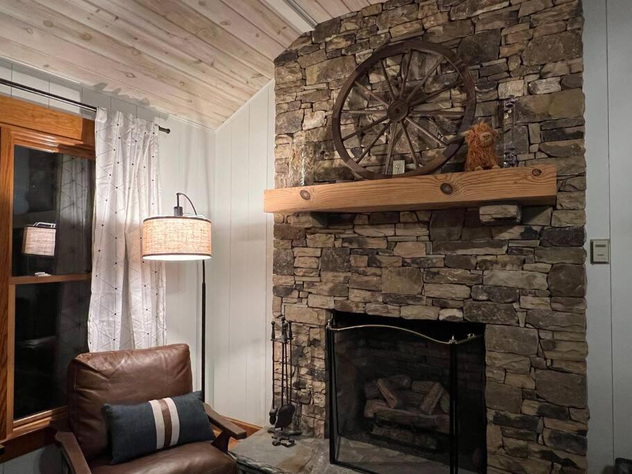 Golden Acres Ranch Hot Tub+Gameroom+Creek & wifi view 5
