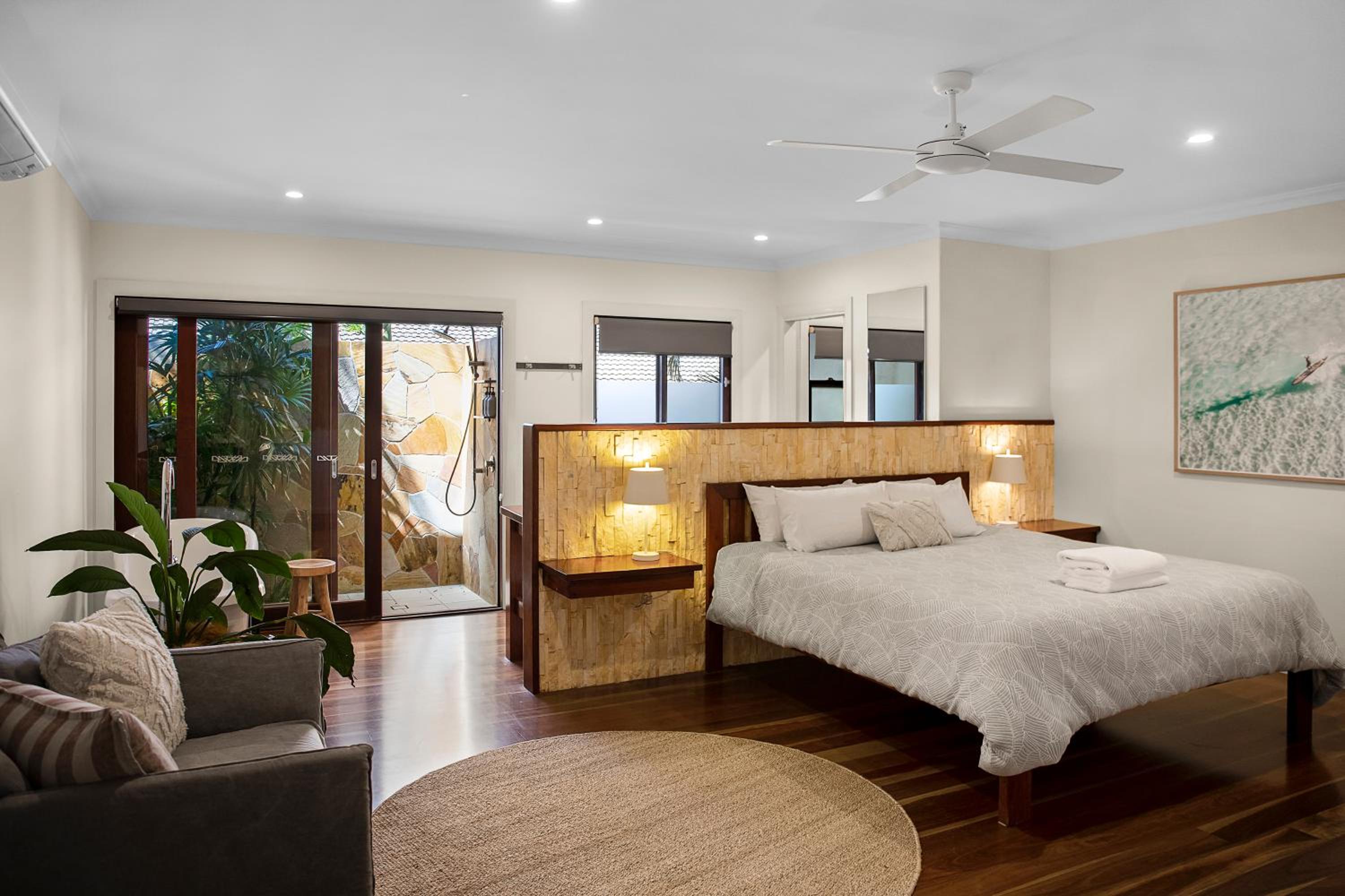 Away Guesthouse- Away on Shirley Lane
