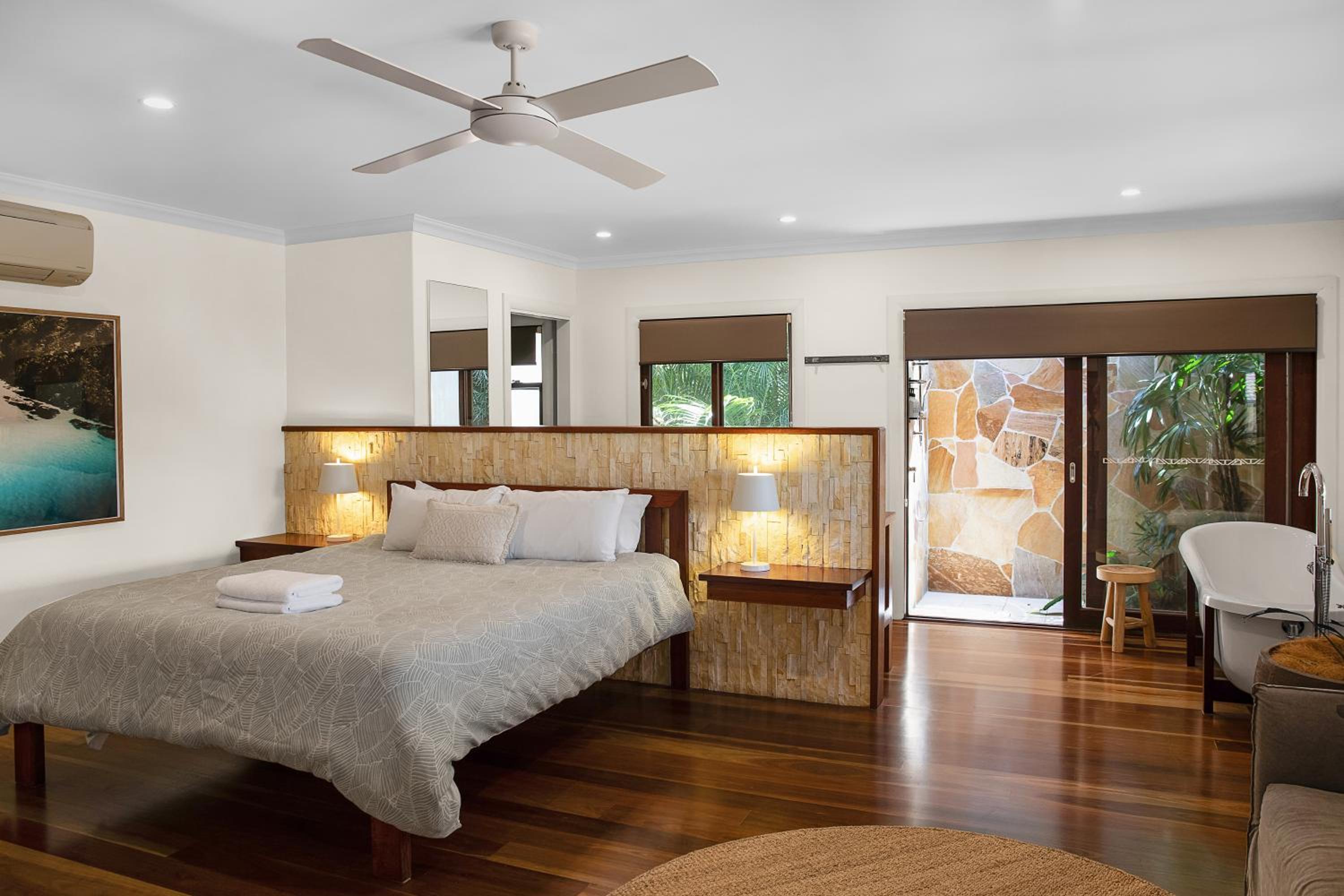 Away Guesthouse- Away on Shirley Lane