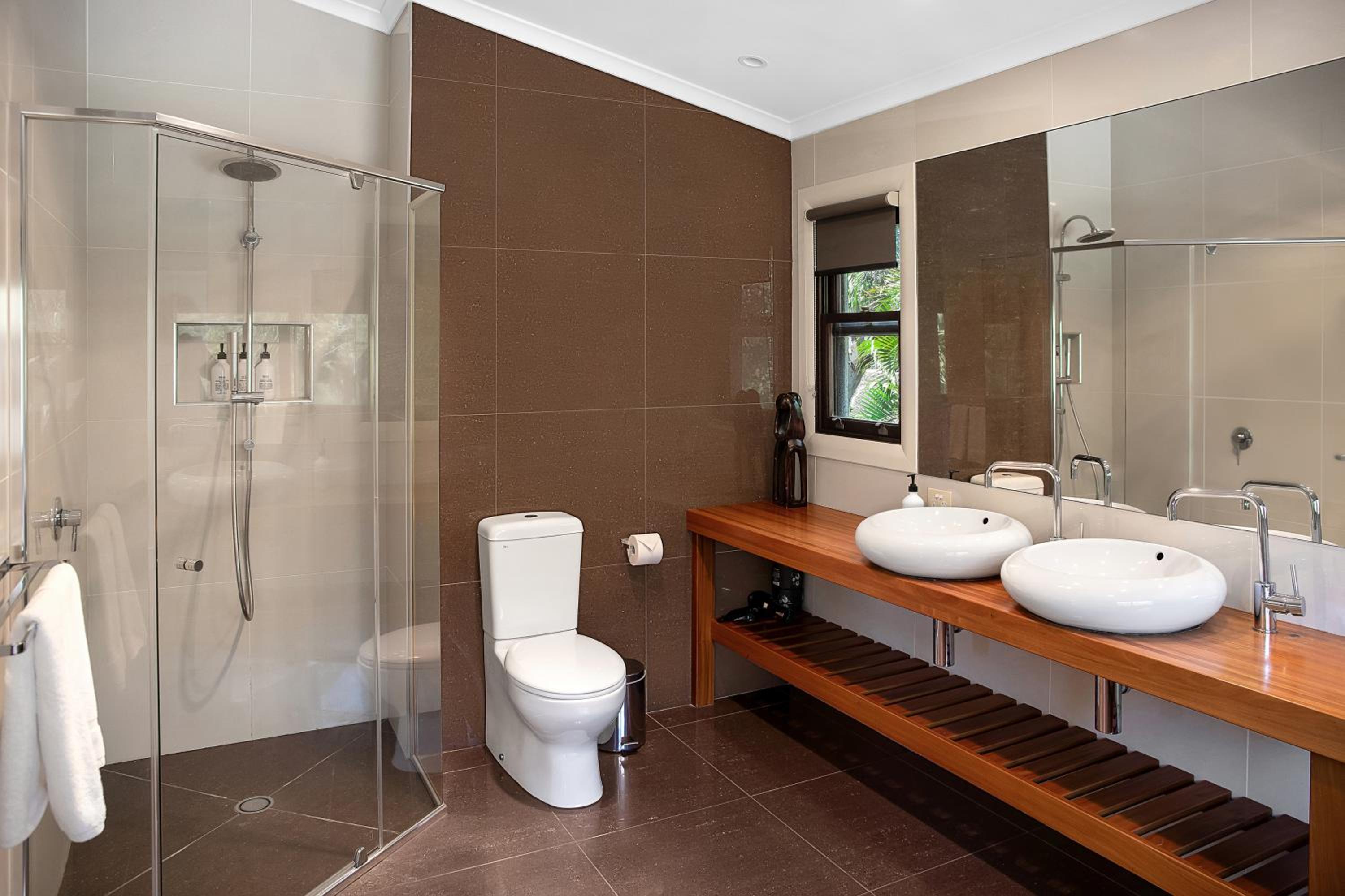 Away Guesthouse- Away on Shirley Lane