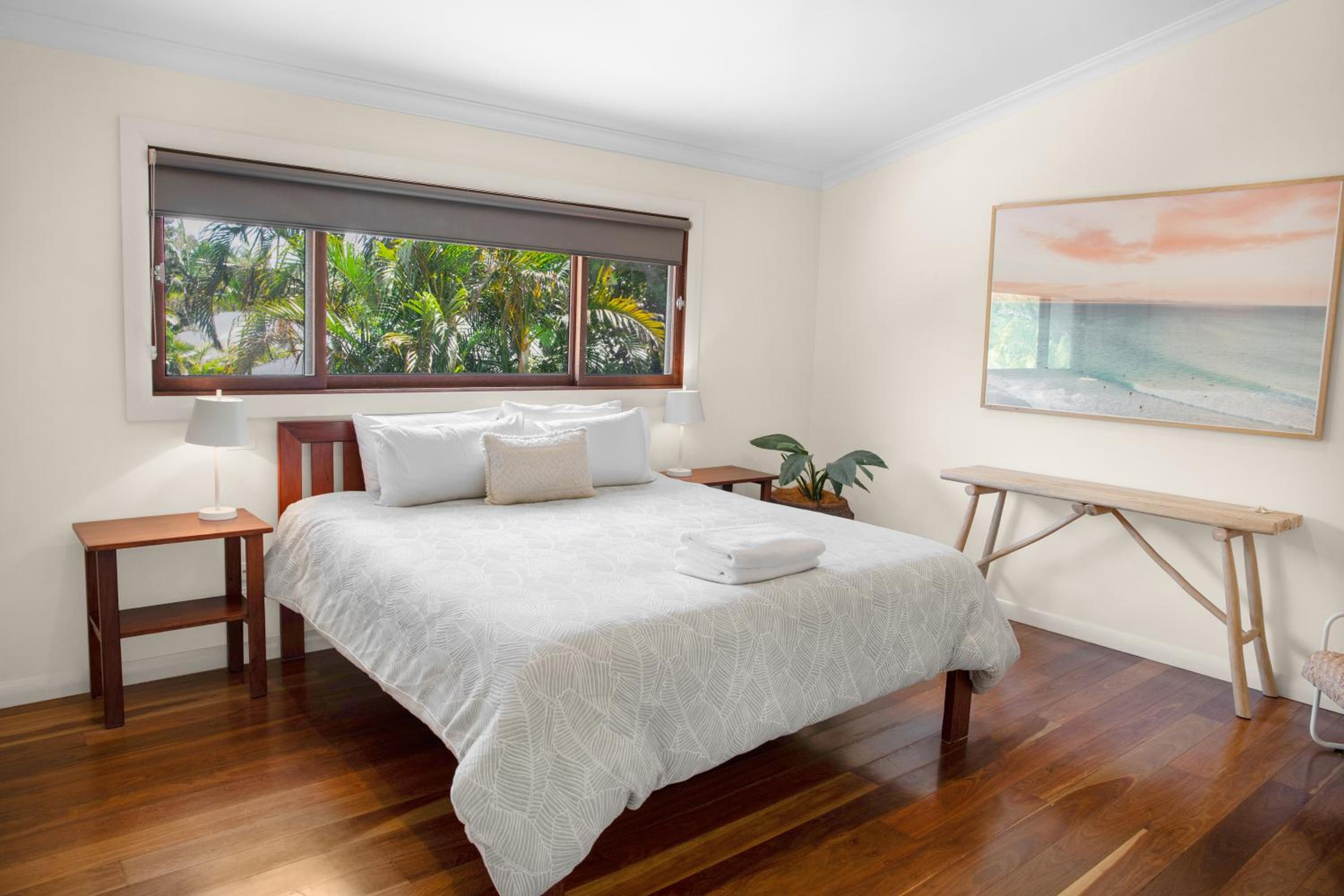 Away Guesthouse- Away on Shirley Lane