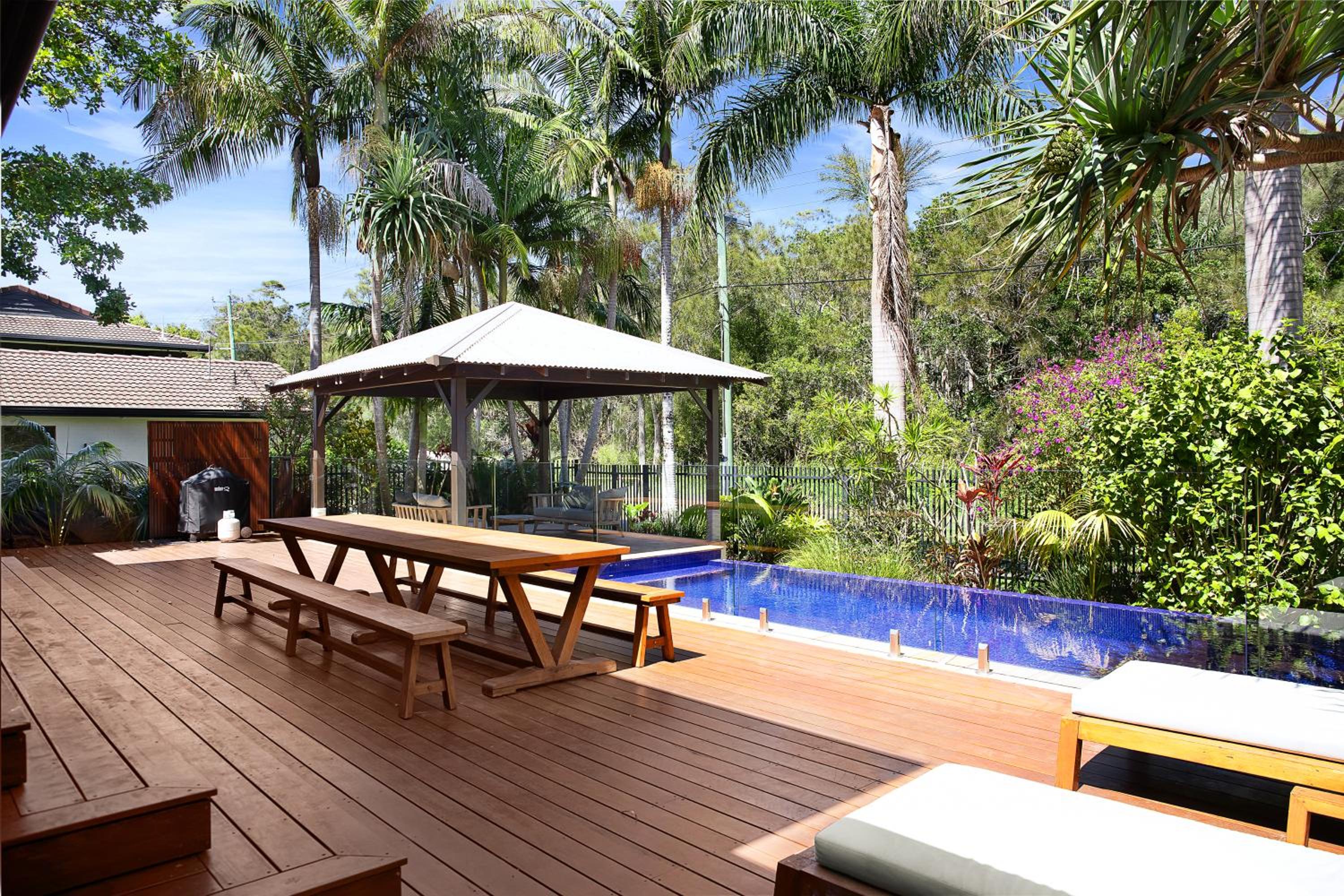 Away Guesthouse- Away on Shirley Lane