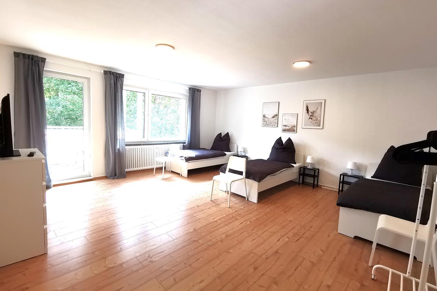 Spacious Apartment with Balcony & WiFi