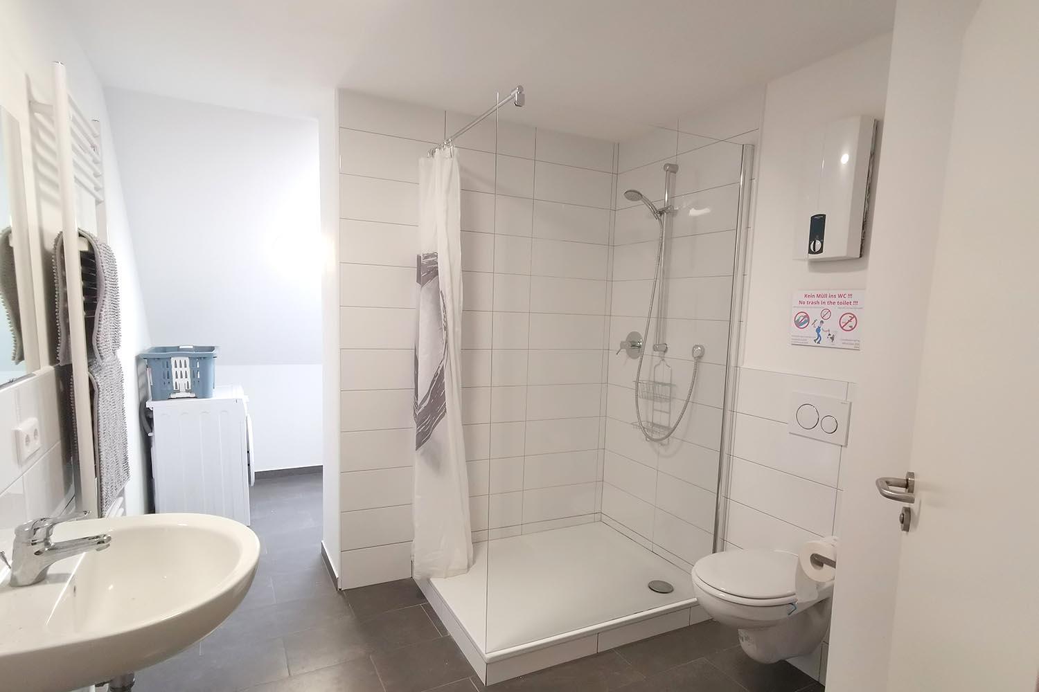 Spacious Apartment with Balcony & WiFi