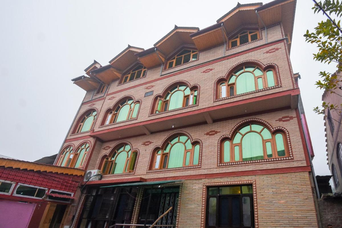 OYO Hotel New Divine Kashmir