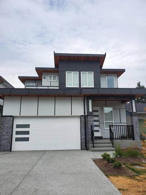 Lux Modern 2BR Radiant Suite+Free Parking