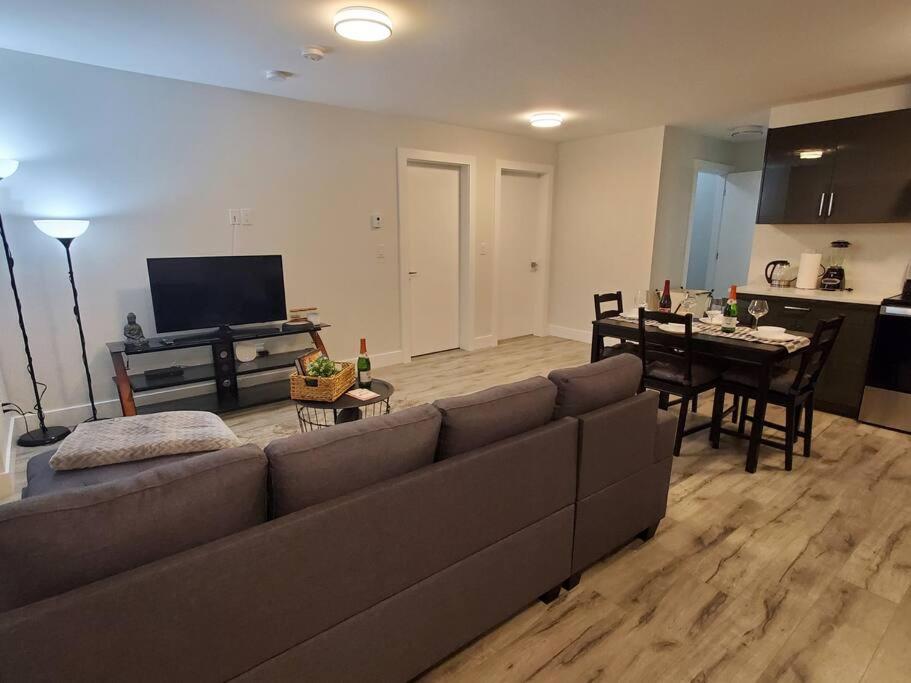 Lux Modern 2BR Radiant Suite+Free Parking