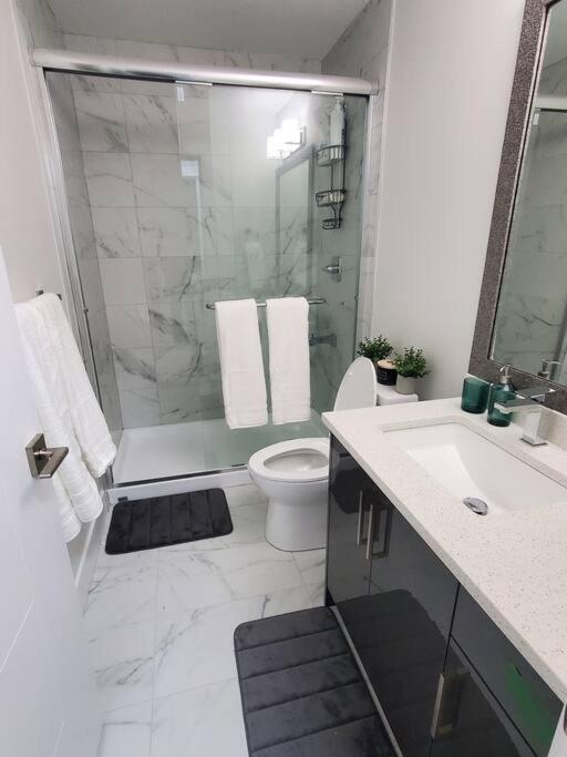 Lux Modern 2BR Radiant Suite+Free Parking
