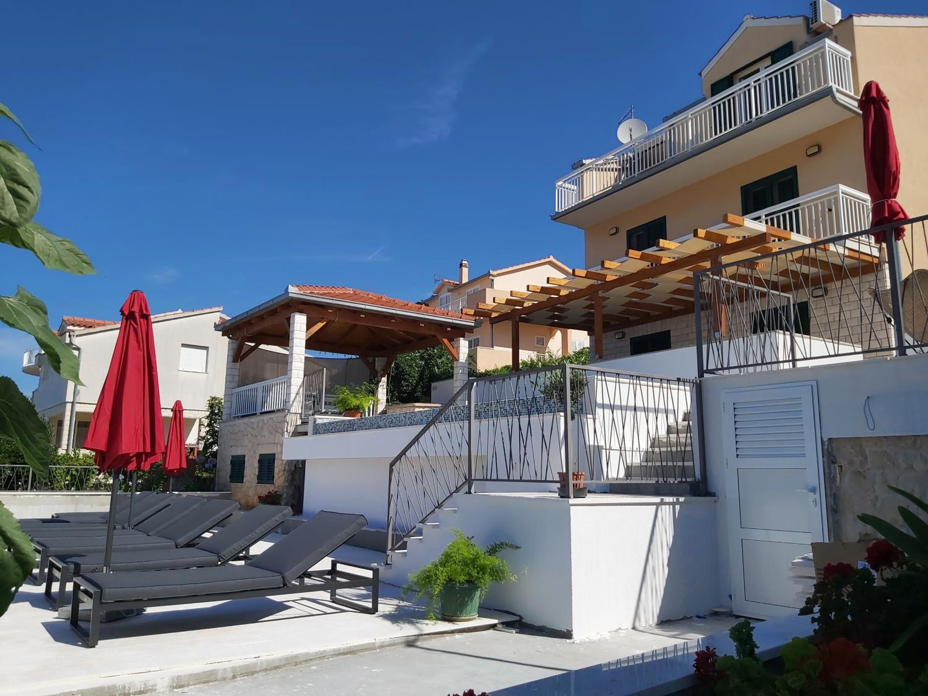 Stunning sea view apartment with infinity swimming pool a1