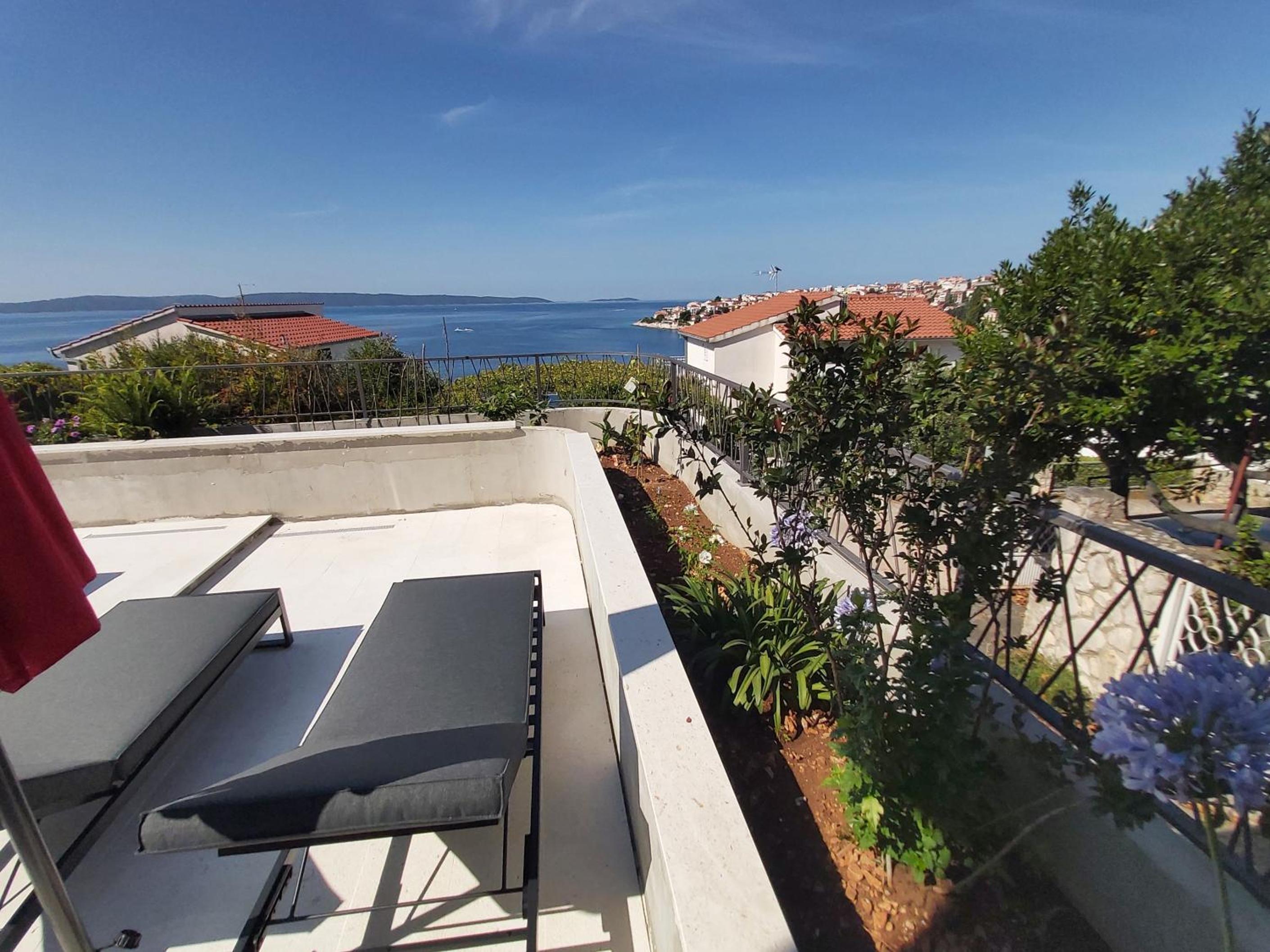 Stunning sea view apartment with infinity swimming pool a1