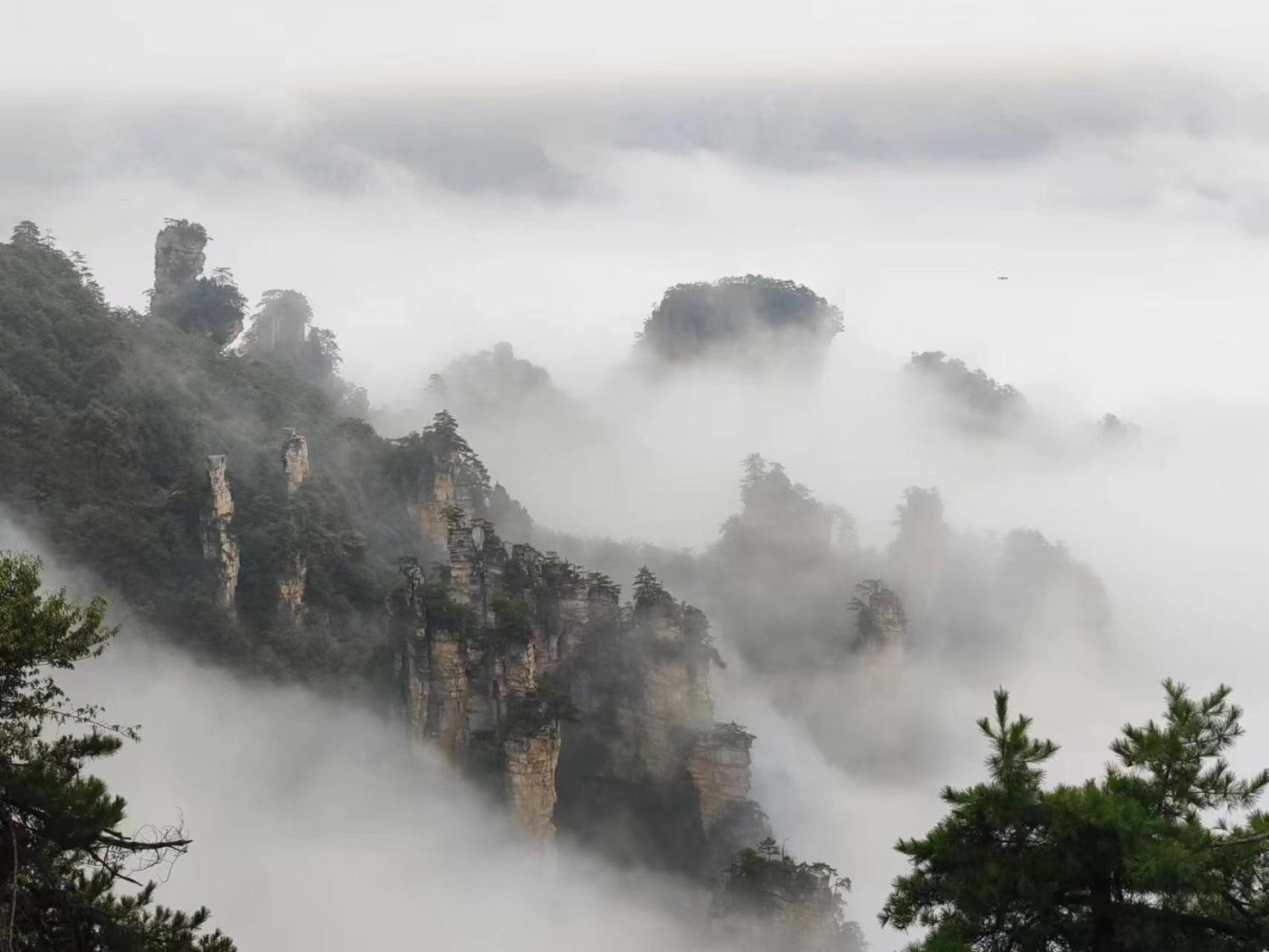 Hotel California Zhangjiajie