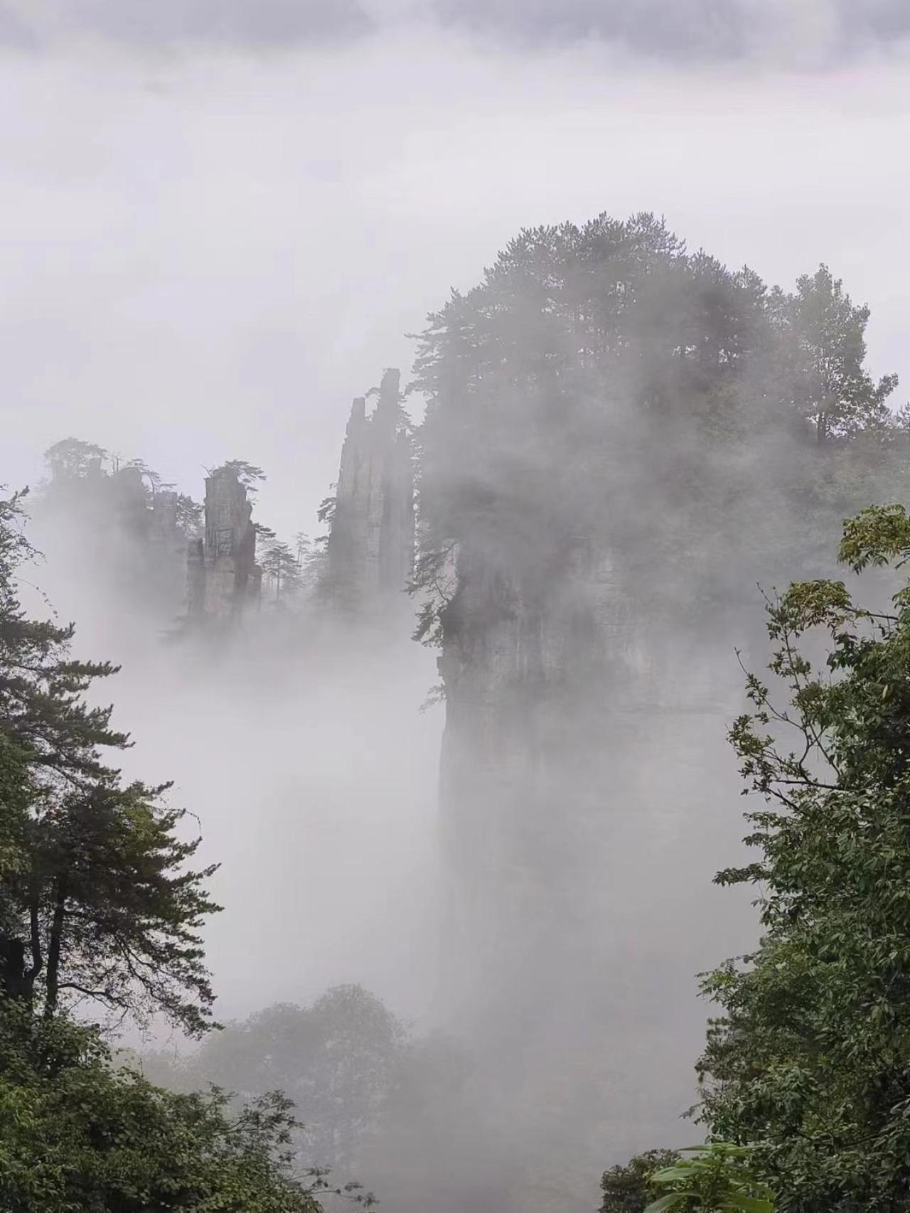 Hotel California Zhangjiajie