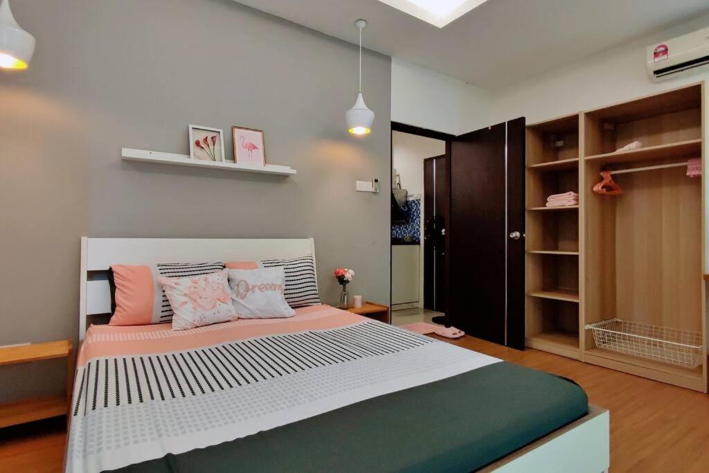 Pink Studio Serene Heights Condo One bedroom 2 beds & Sofa Bed photo 4