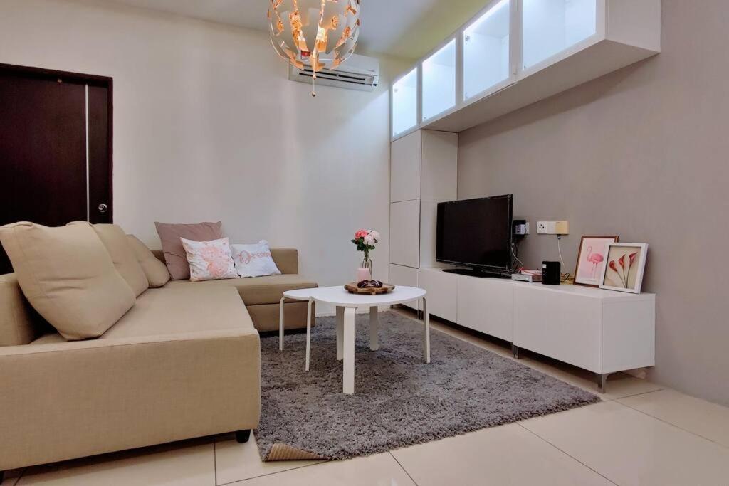Pink Studio Serene Heights Condo One bedroom 2 beds & Sofa Bed photo 7