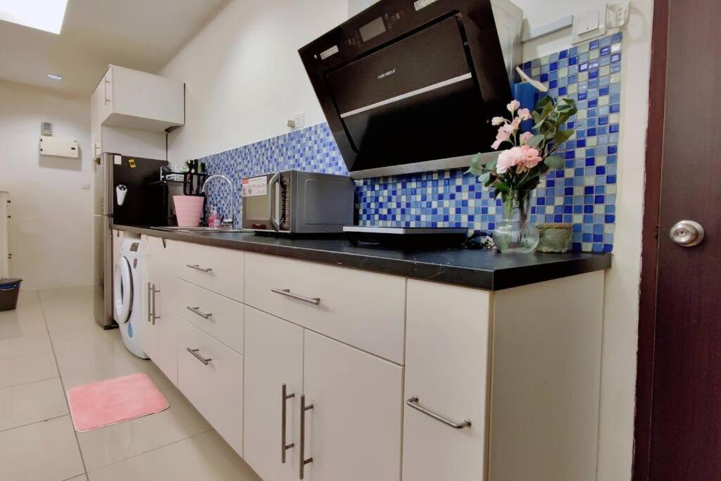 Pink Studio Serene Heights Condo One bedroom 2 beds & Sofa Bed photo 8