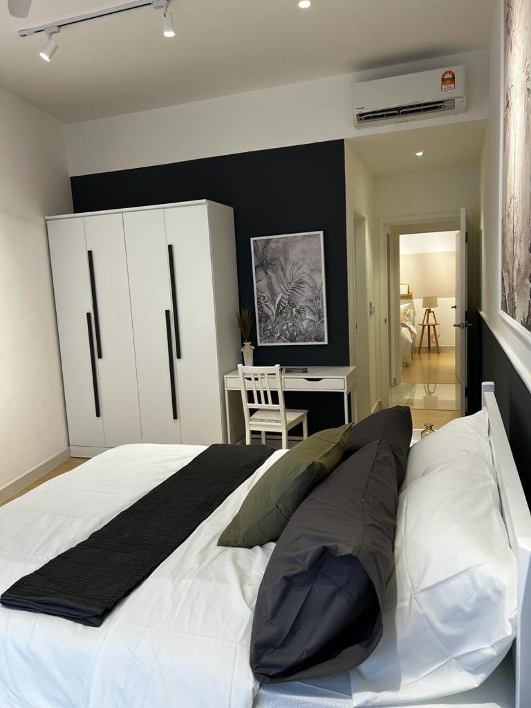 THE EDEN HomeSuite @ CONTINEW RESIDENSI 5 MINS WALK TO MRT