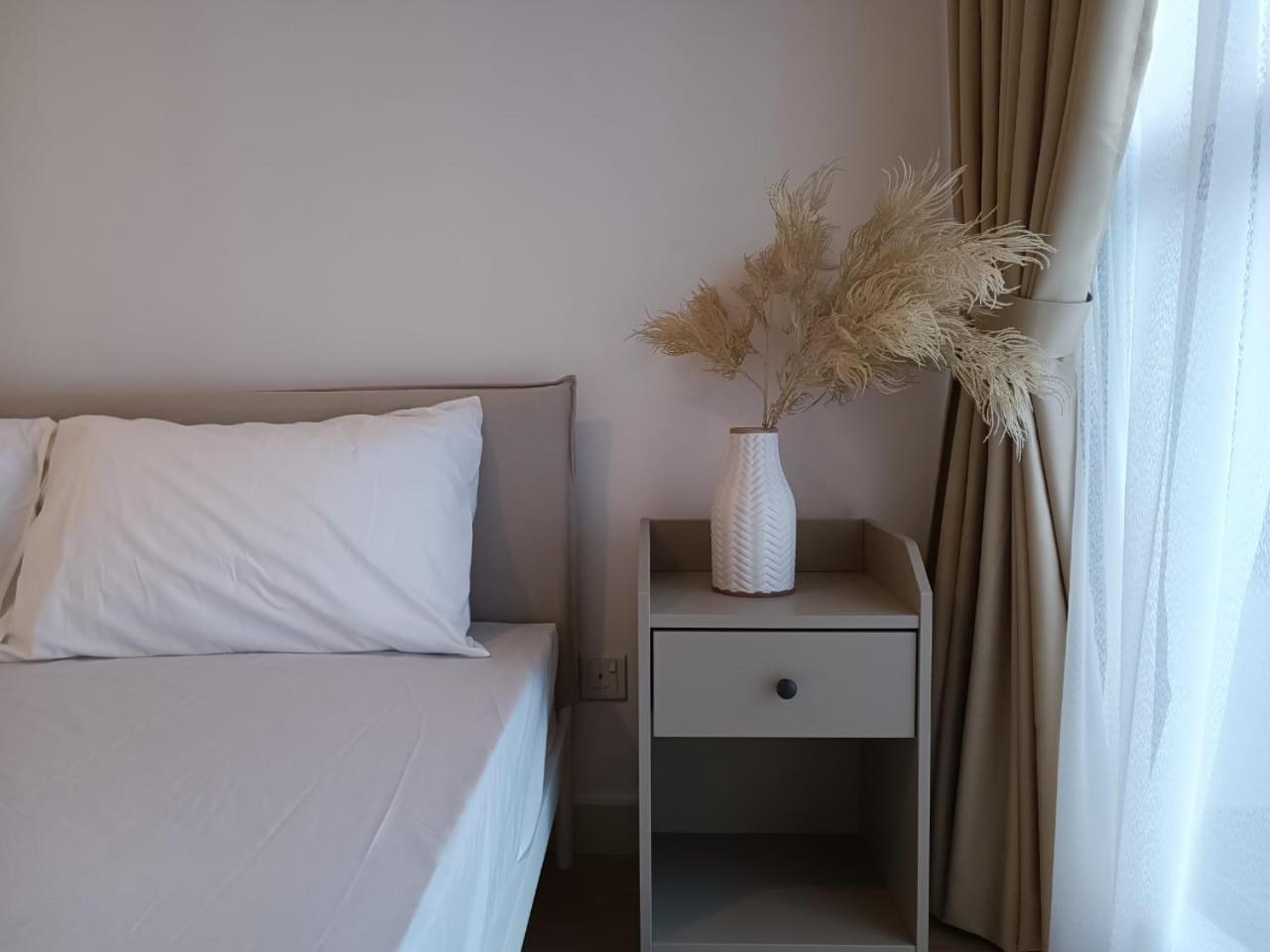 THE EDEN HomeSuite @ CONTINEW RESIDENSI 5 MINS WALK TO MRT