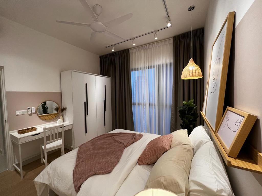 THE EDEN HomeSuite @ CONTINEW RESIDENSI 5 MINS WALK TO MRT