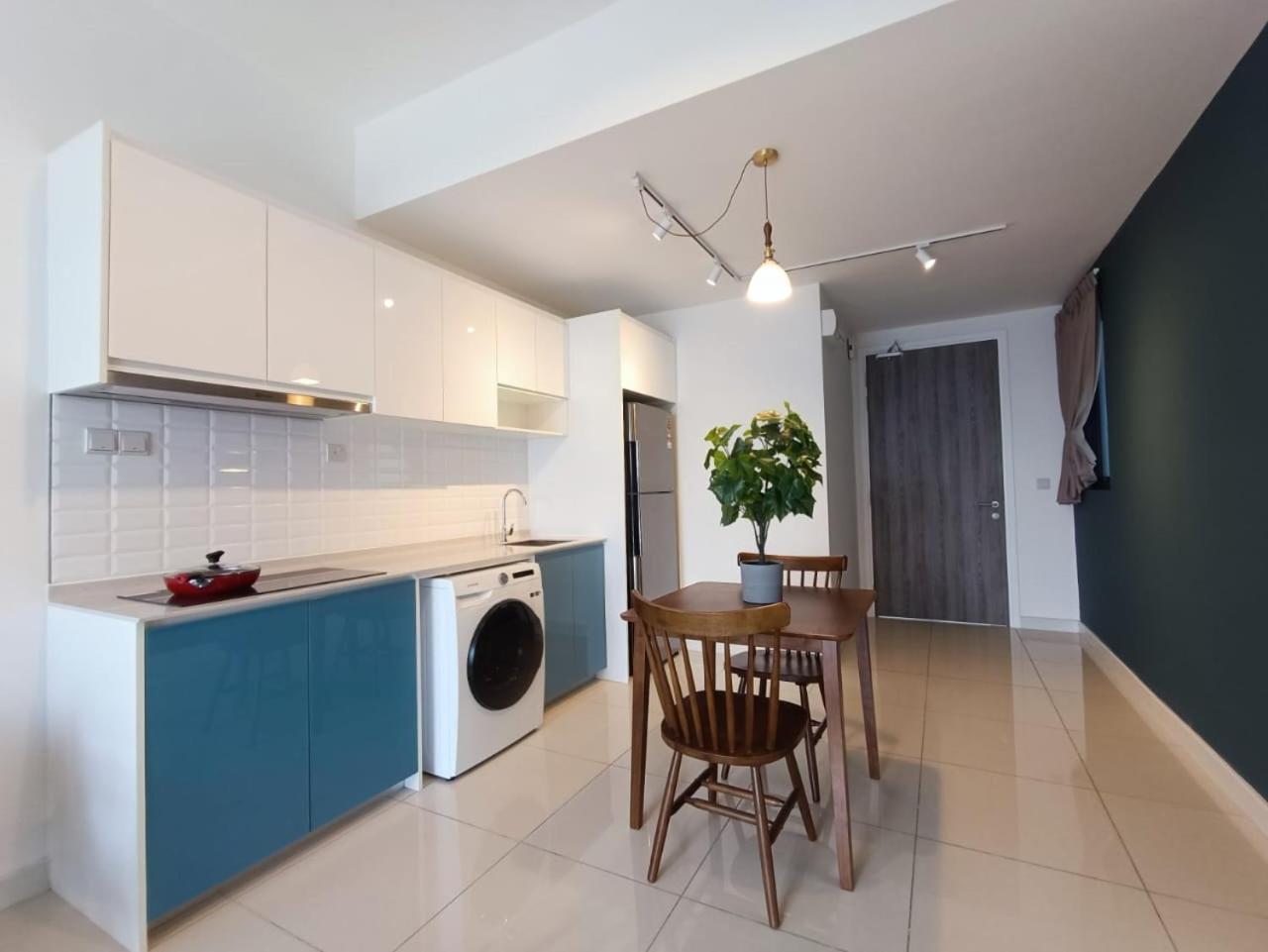 THE EDEN HomeSuite @ CONTINEW RESIDENSI 5 MINS WALK TO MRT