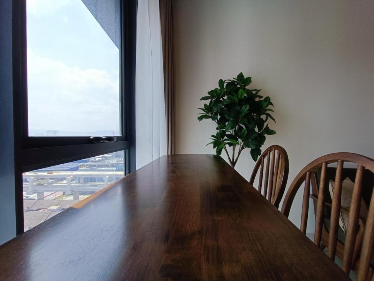 THE EDEN HomeSuite @ CONTINEW RESIDENSI 5 MINS WALK TO MRT