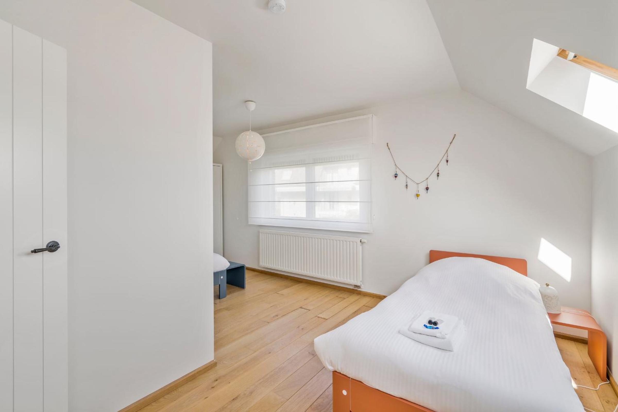 Familievilla bij strand met privé tuin & parking
