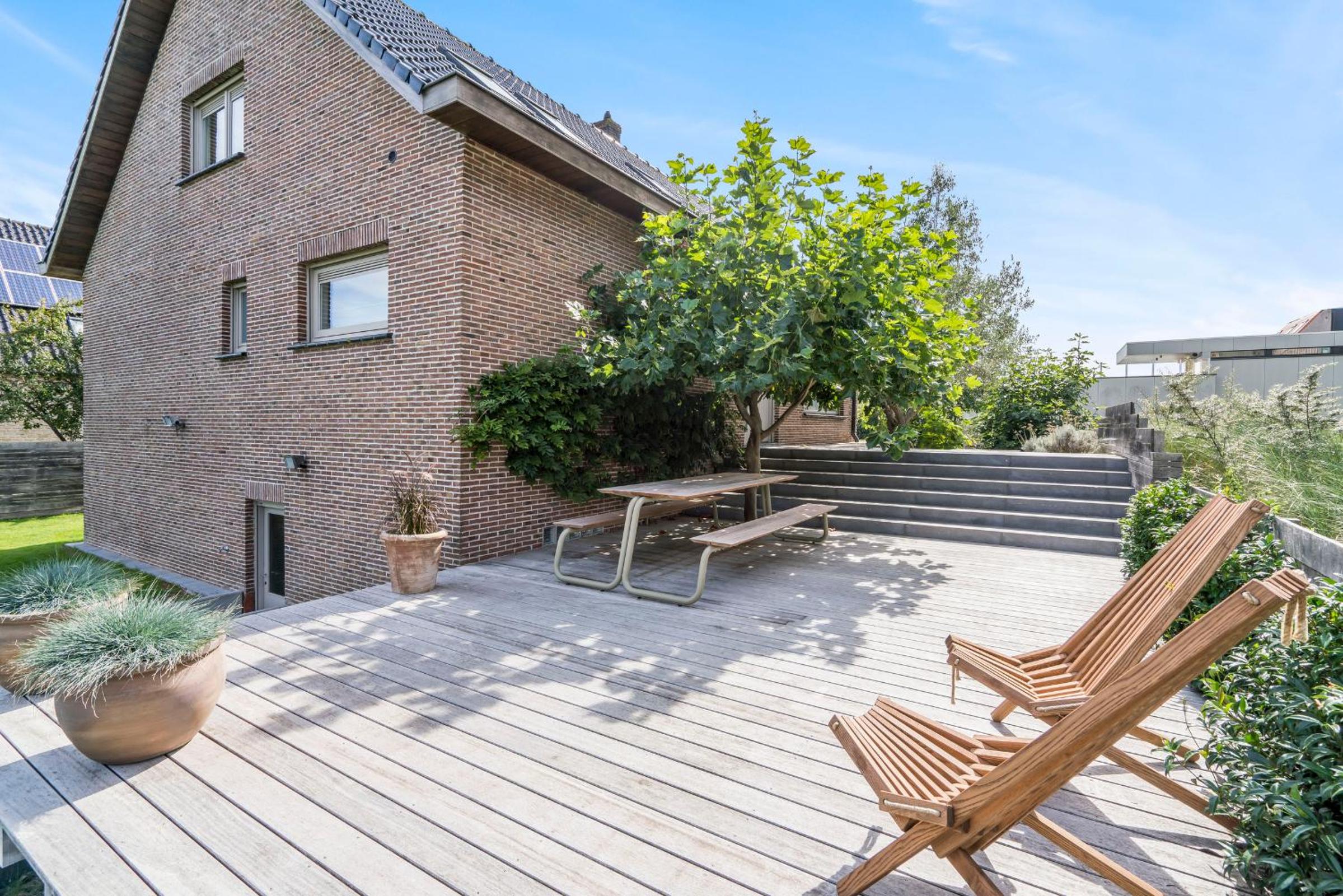 Familievilla bij strand met privé tuin & parking