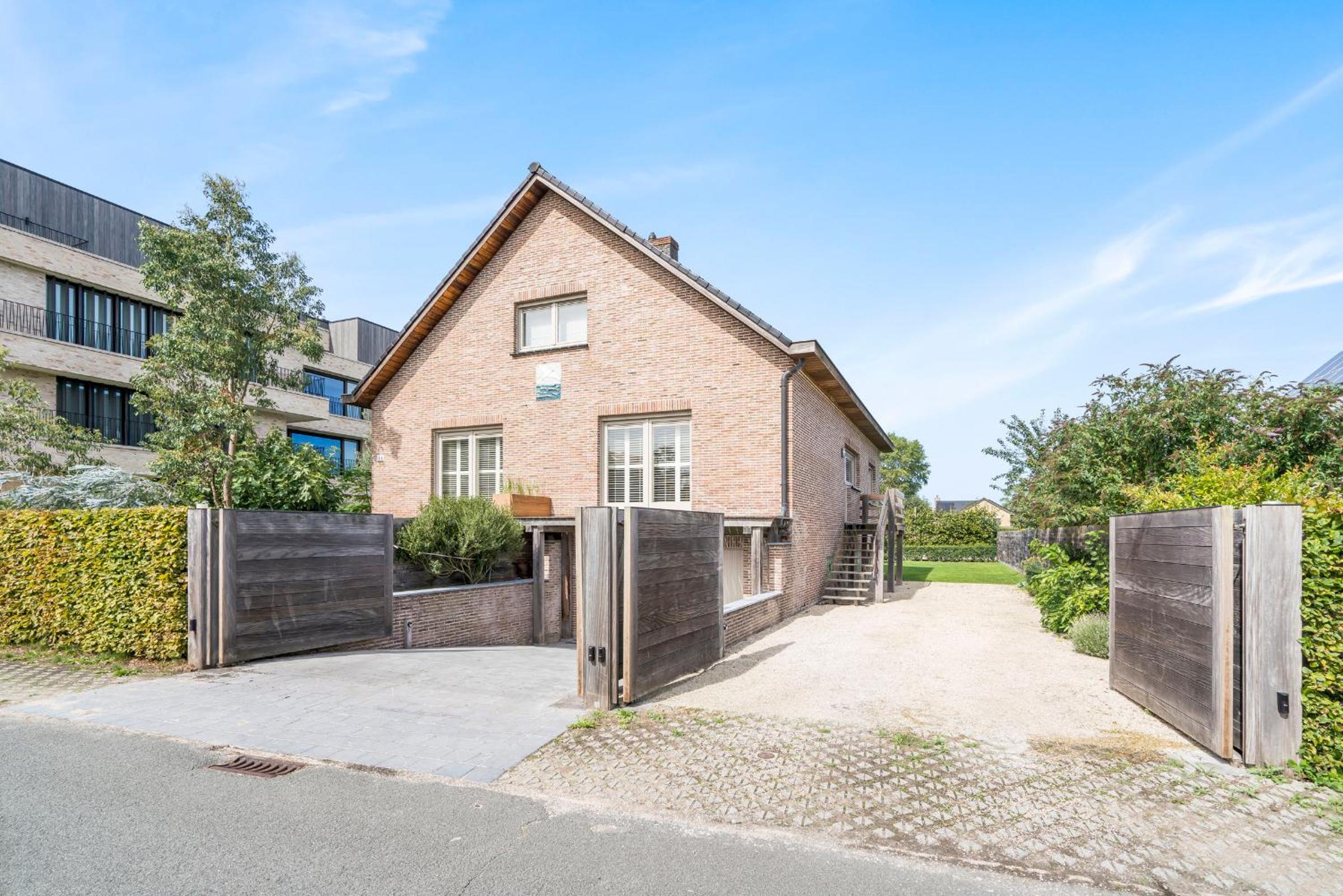 Familievilla bij strand met privé tuin & parking