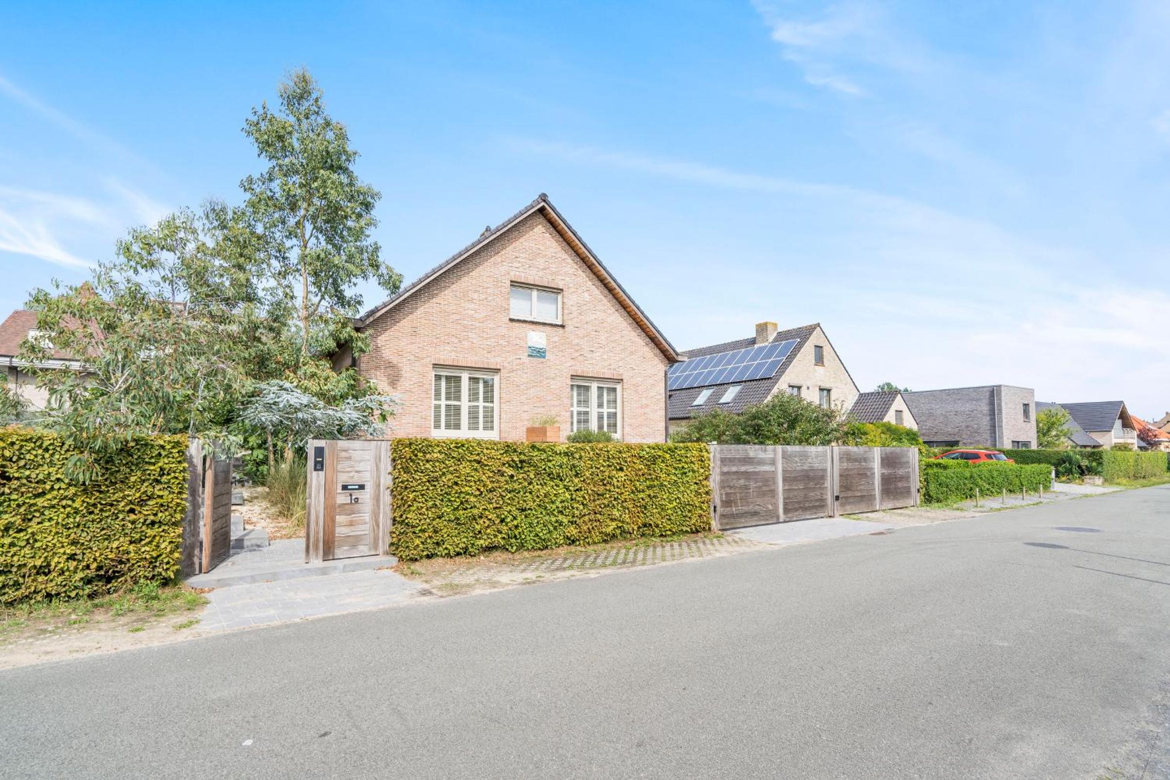 Familievilla bij strand met privé tuin & parking