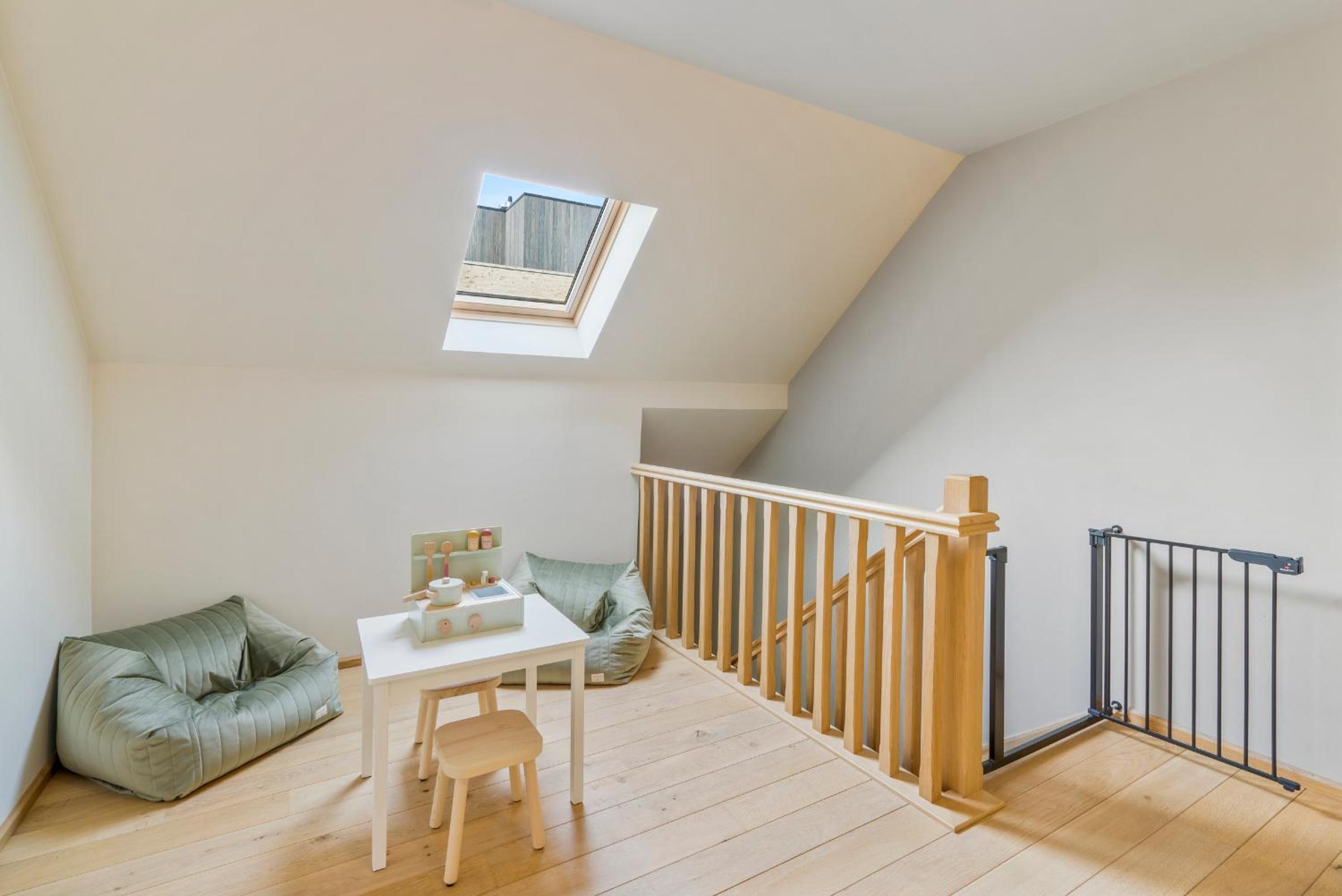 Familievilla bij strand met privé tuin & parking