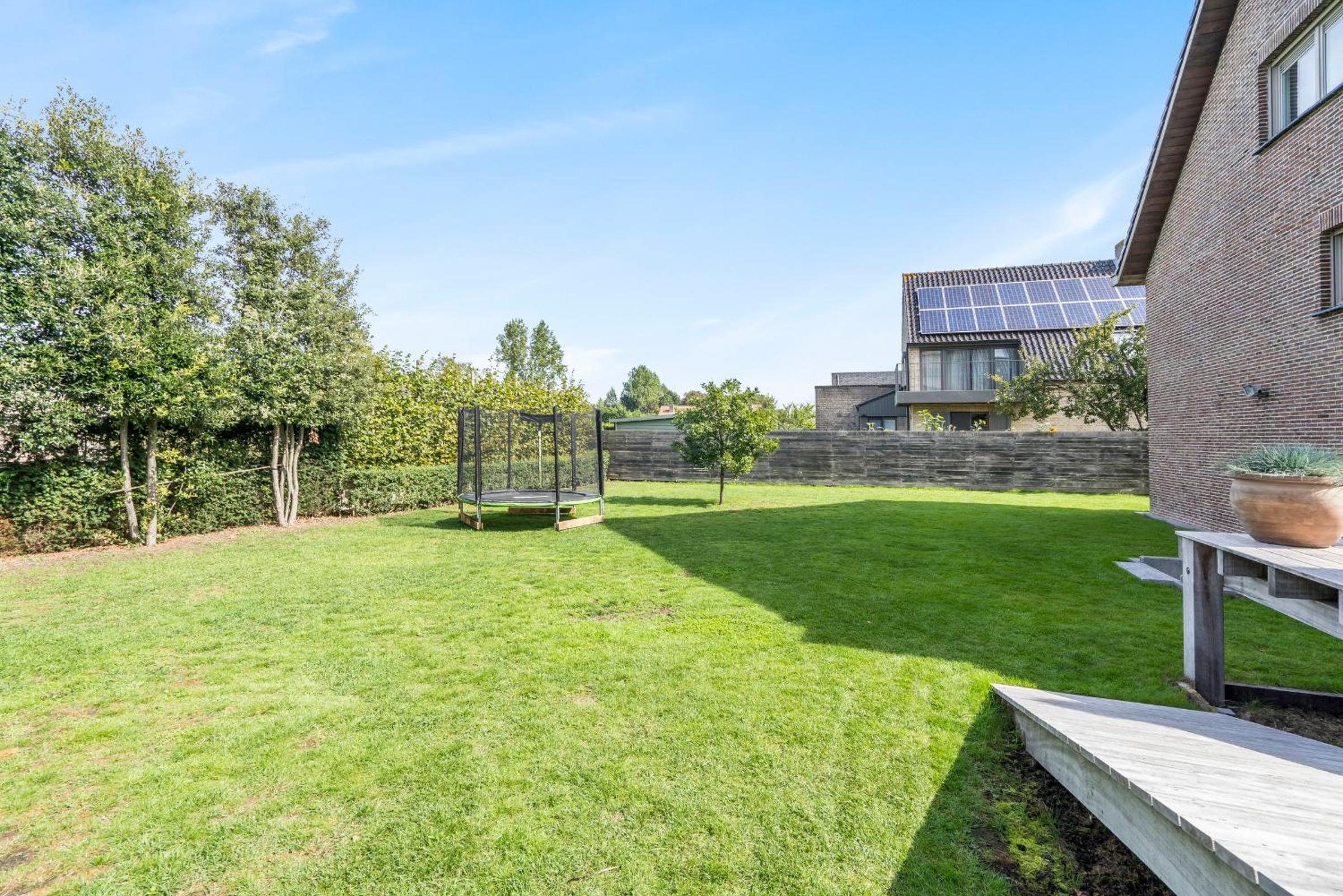 Familievilla bij strand met privé tuin & parking