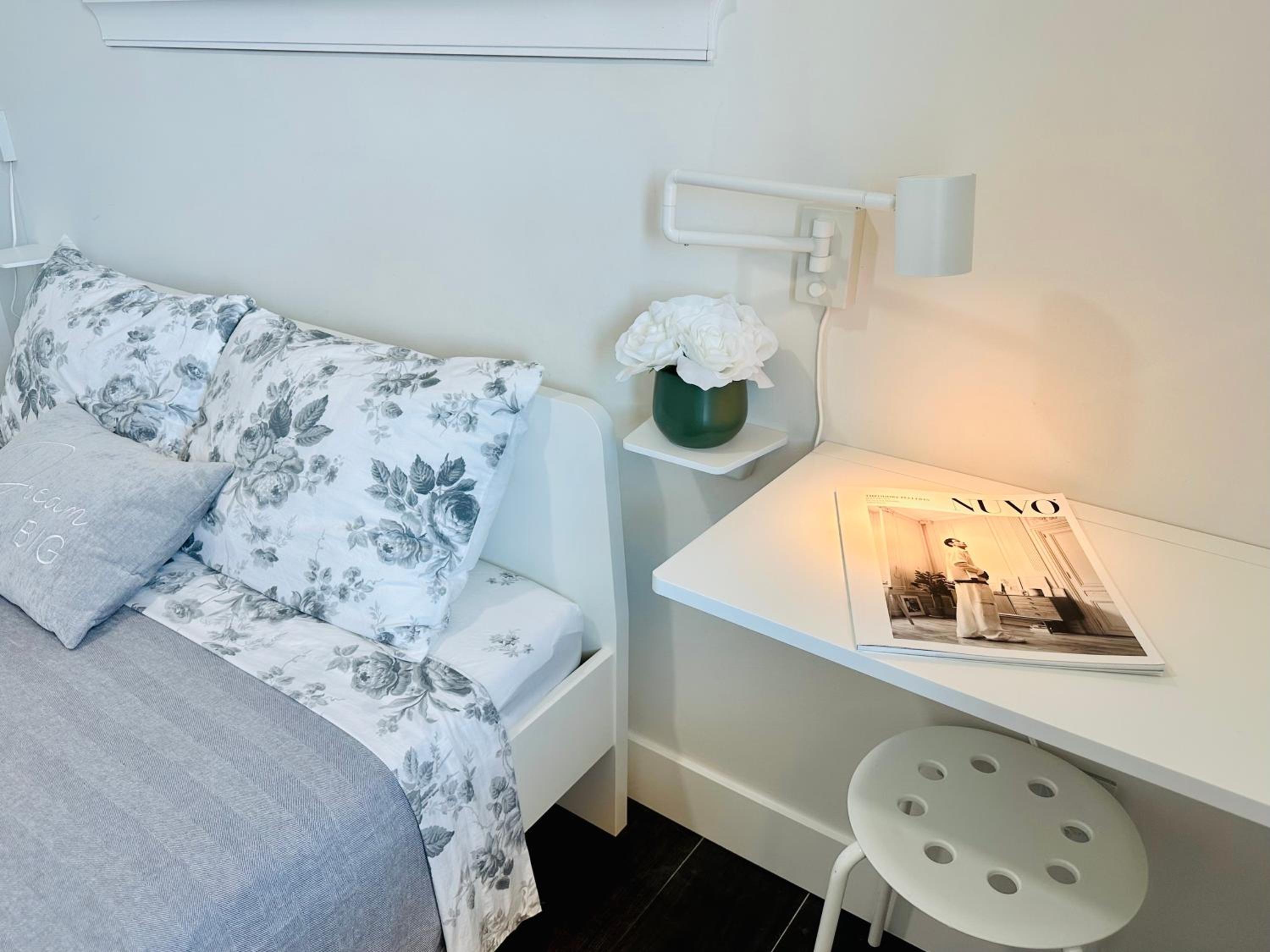 2BR 1.5BA Full Kitchen Private Guest House - Free Parking - Central Location