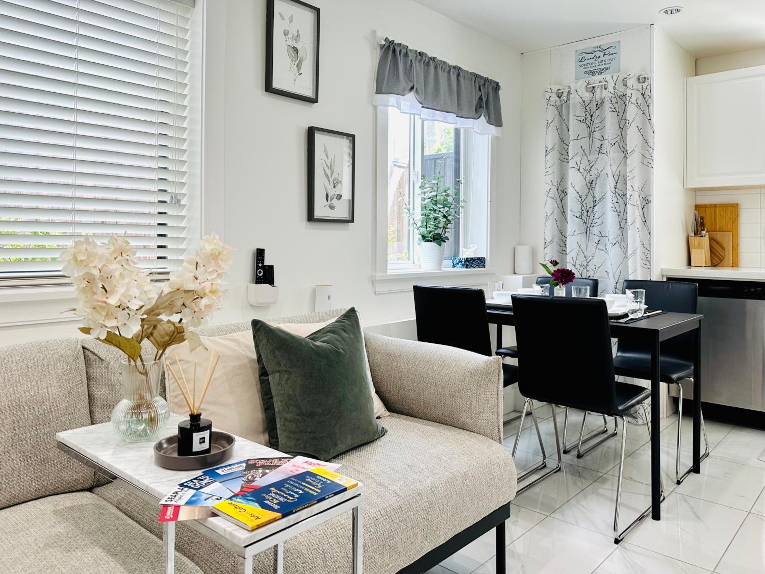 Vancouver Vacations - 2BR 1.5BA Full Kitchen Private Guest House - Free Parking - Central Location - Property Image 1