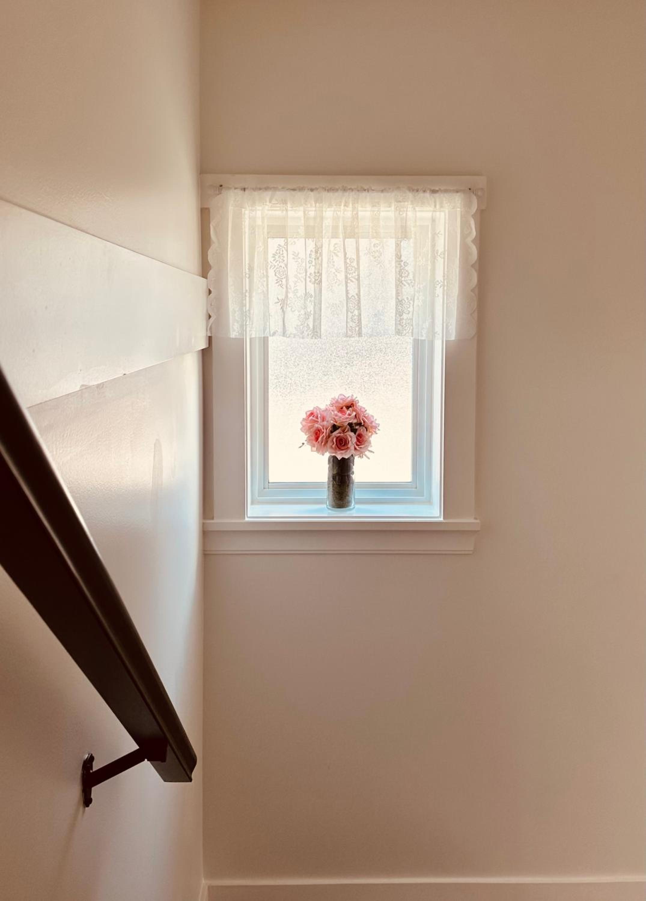 Vancouver Vacations - 2BR 1.5BA Full Kitchen Private Guest House - Free Parking - Central Location - Property Image 9