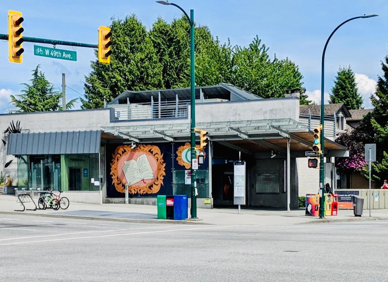 Vancouver Vacations - 2BR 1.5BA Full Kitchen Private Guest House - Free Parking - Central Location - Property Image 6