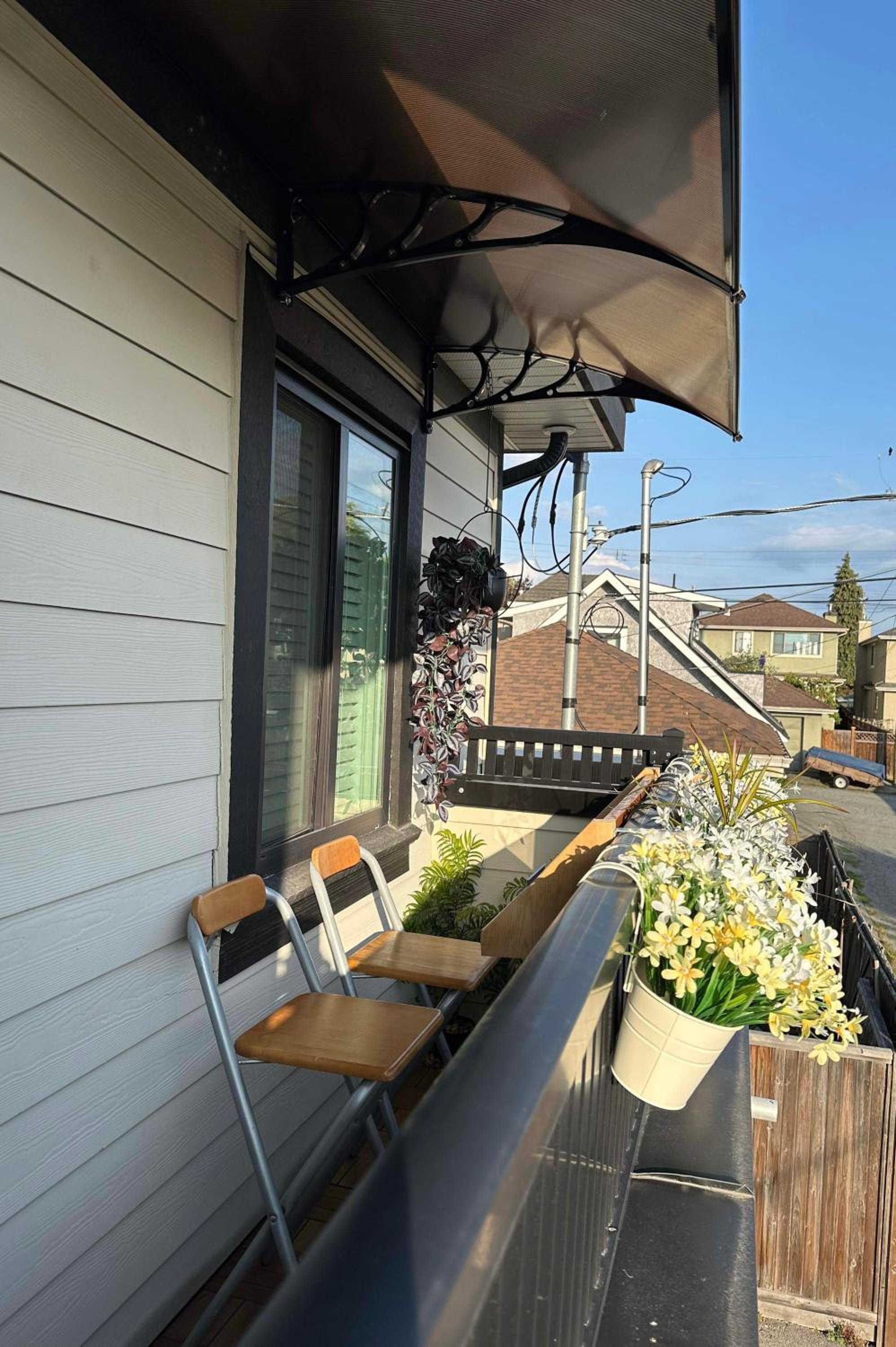 Vancouver Vacations - 2BR 1.5BA Full Kitchen Private Guest House - Free Parking - Central Location - Property Image 12