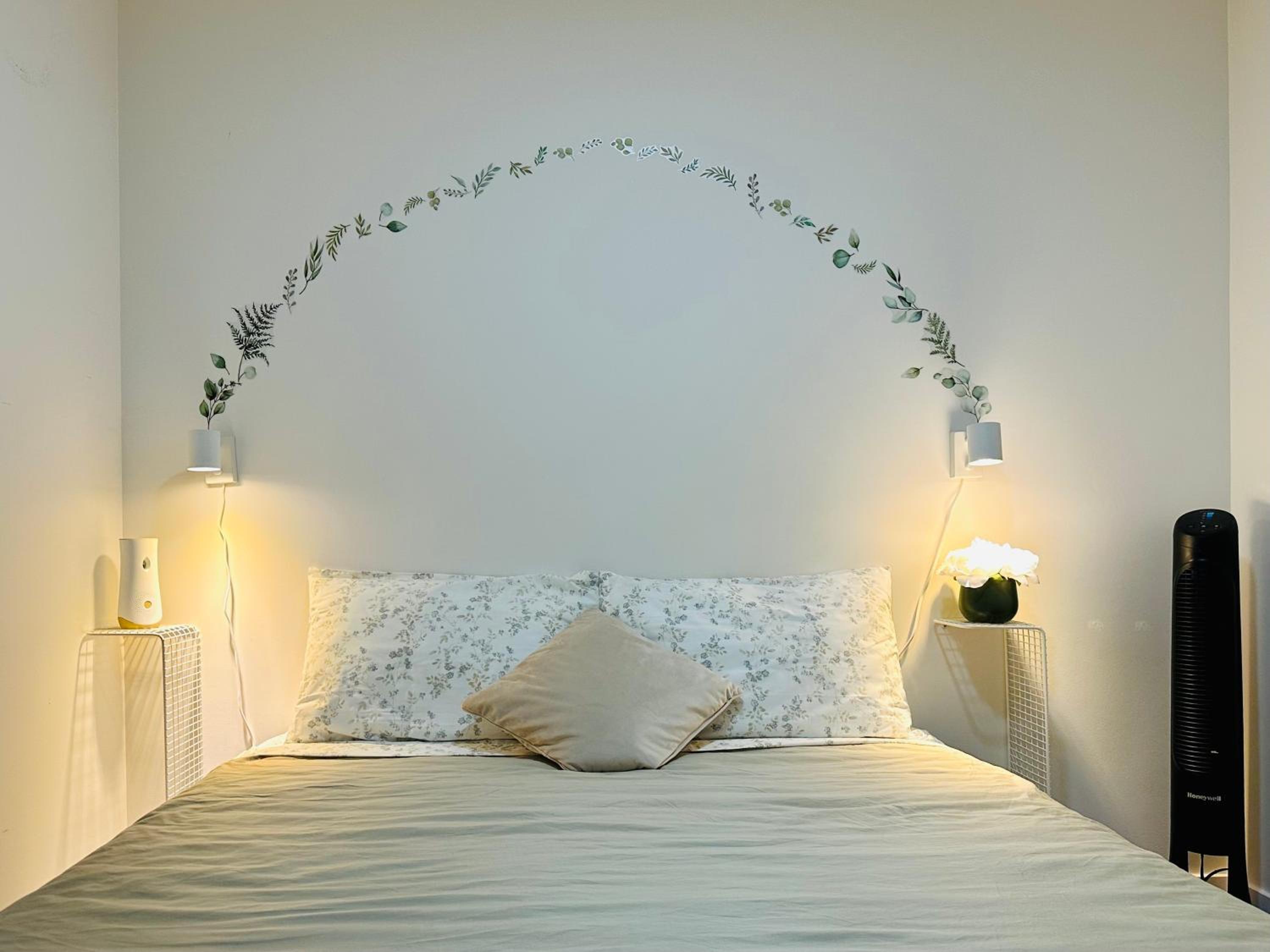 2BR 1.5BA Full Kitchen Private Guest House - Free Parking - Central Location