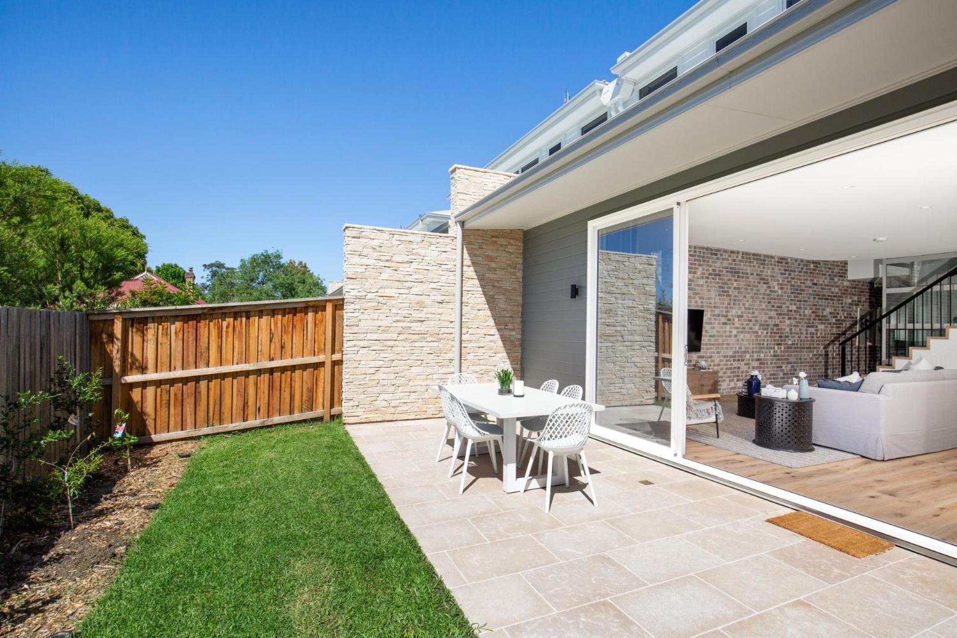 Camellia - Pet Friendly - 3 Min Walk to Centre of Berry