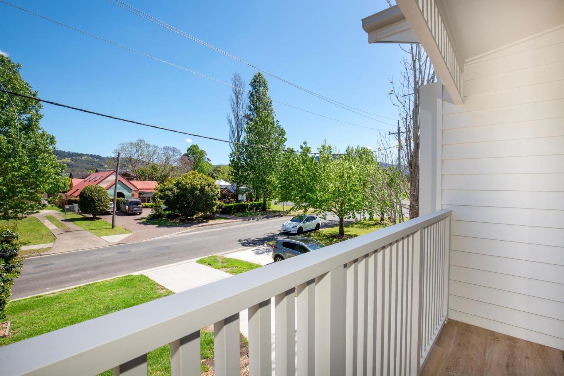 Camellia - Pet Friendly - 3 Min Walk to Centre of Berry