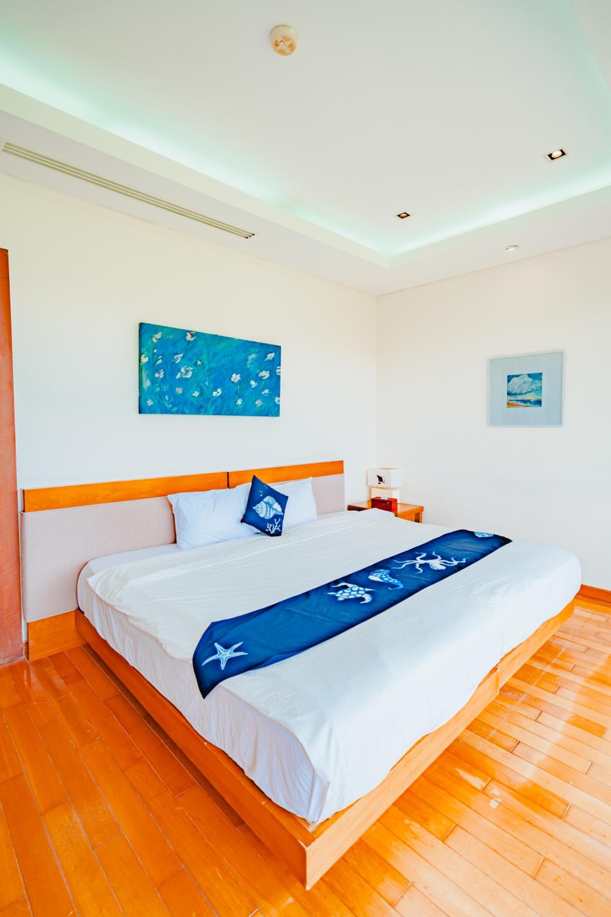 Ocean Villas Beach Resort — 11