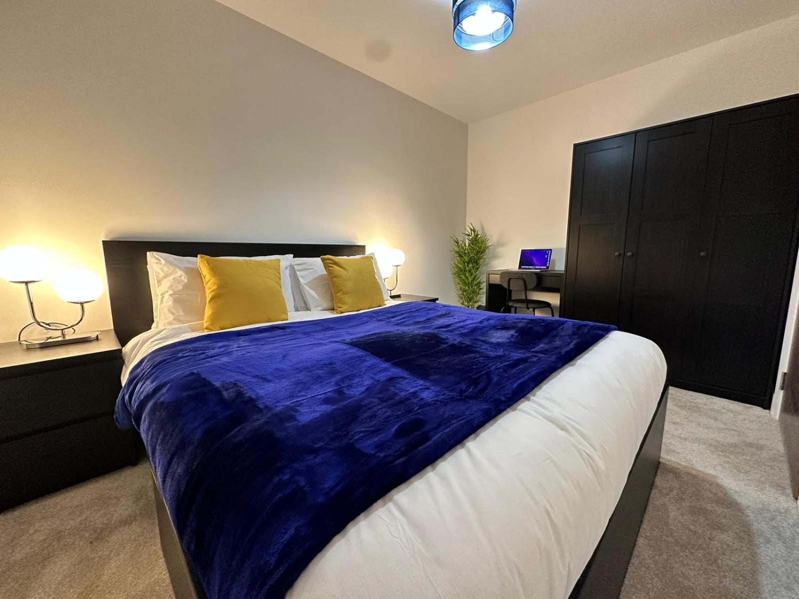 1 Bed Apartment near Old Trafford with free car park view 2