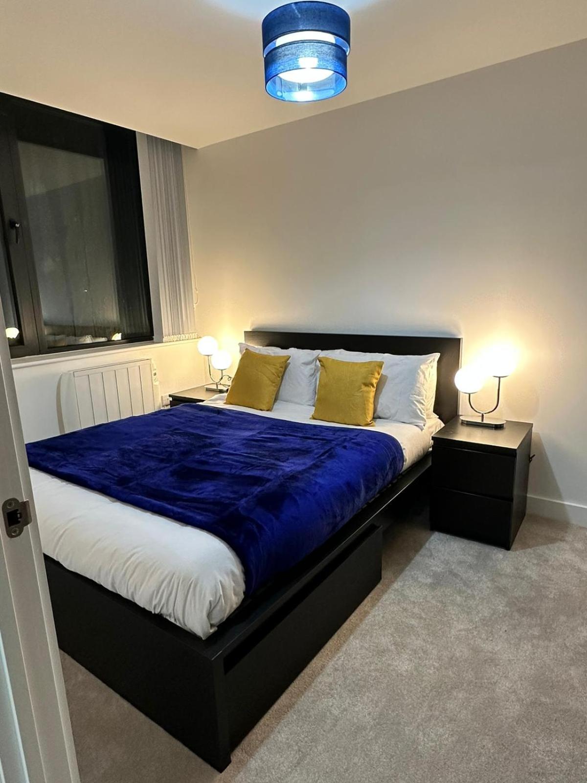 1 Bed Apartment near Old Trafford with free car park view 4