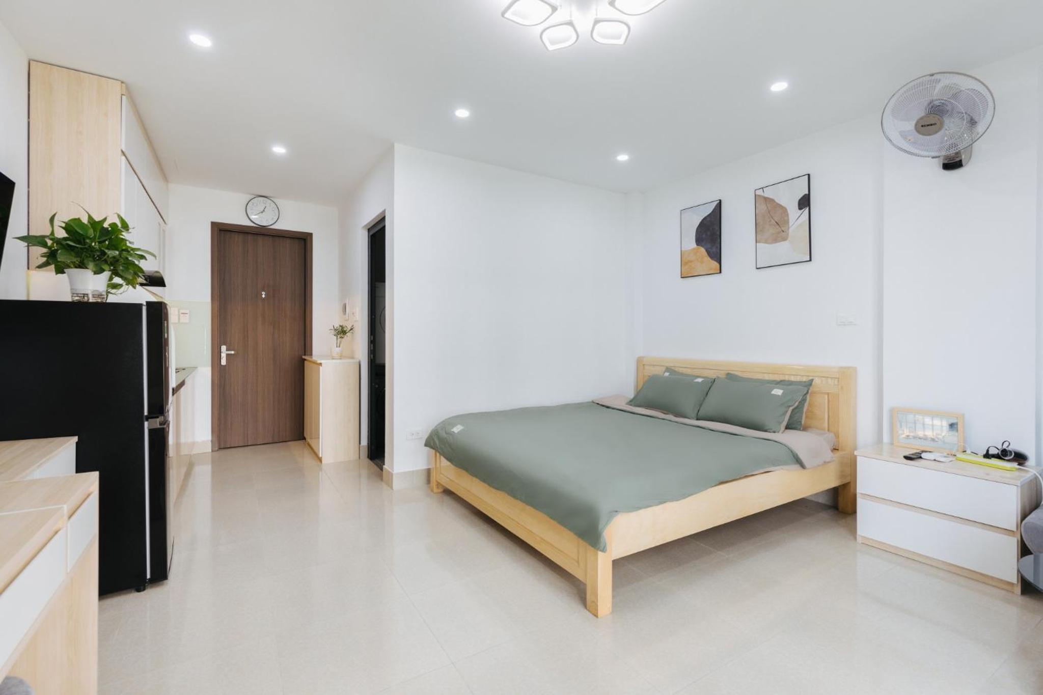 9 LIGHT APARTMENT