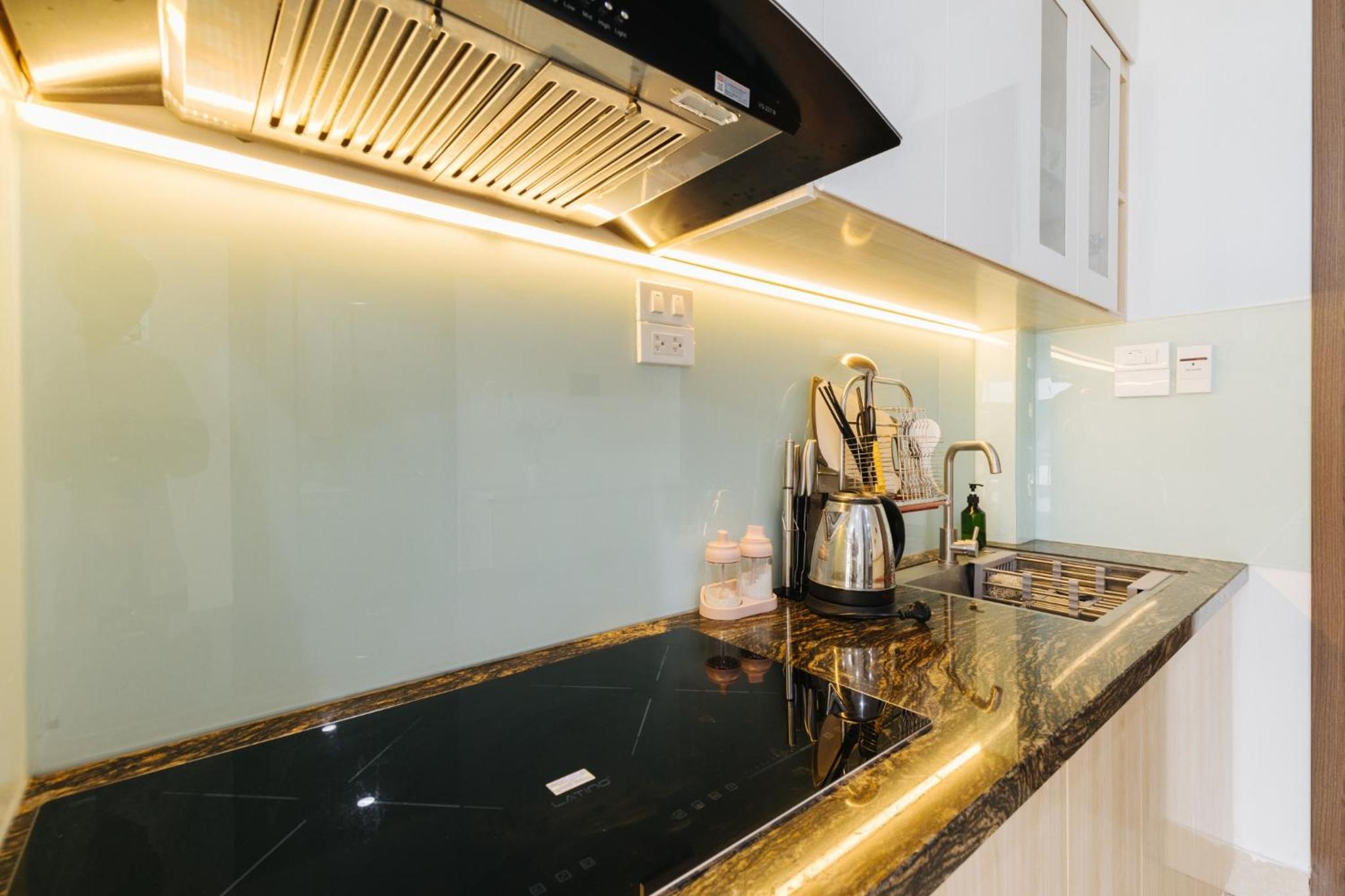 9 LIGHT APARTMENT