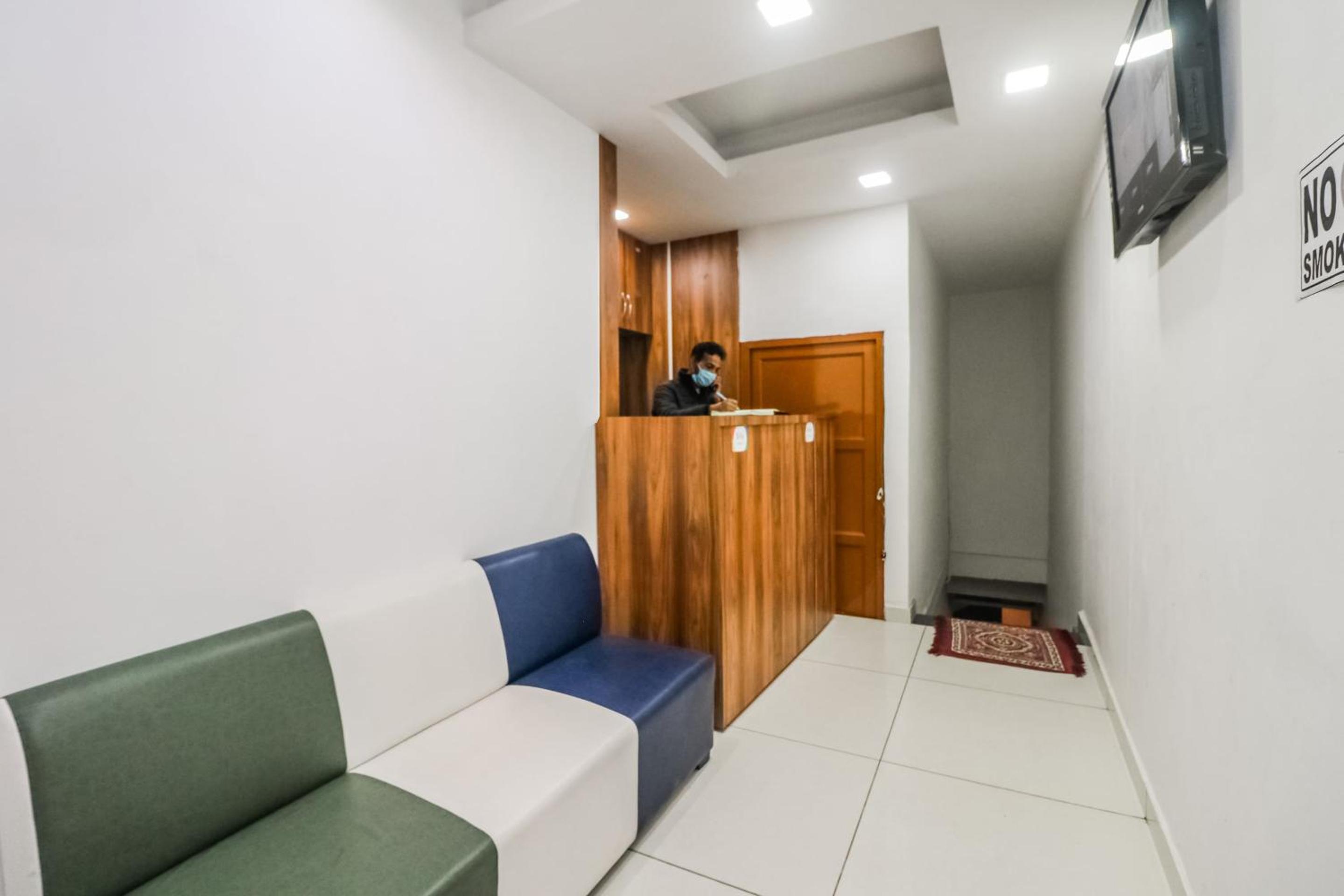 Lobby & Reception