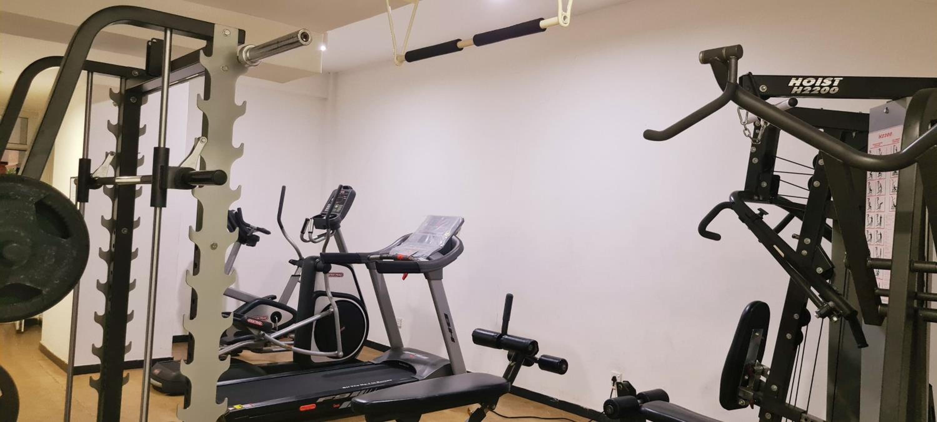 Colombo City 3 Bedroom Apartment with Pool Gym & Workdesk view 5